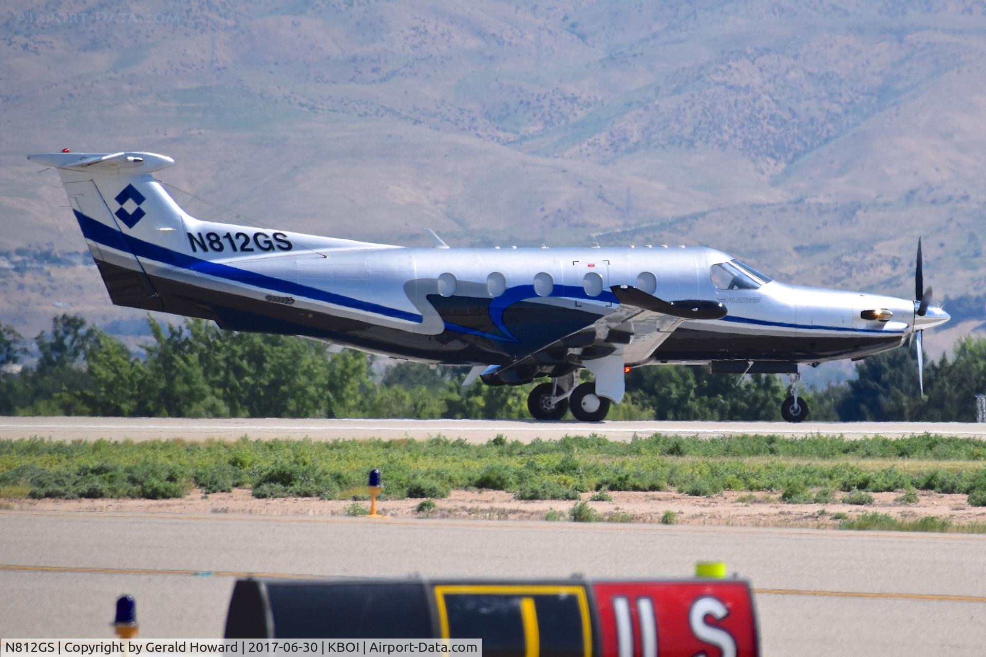 N812GS, 2008 Pilatus PC-12/47E C/N 1086, Starting take off roll on RWY 10R.
