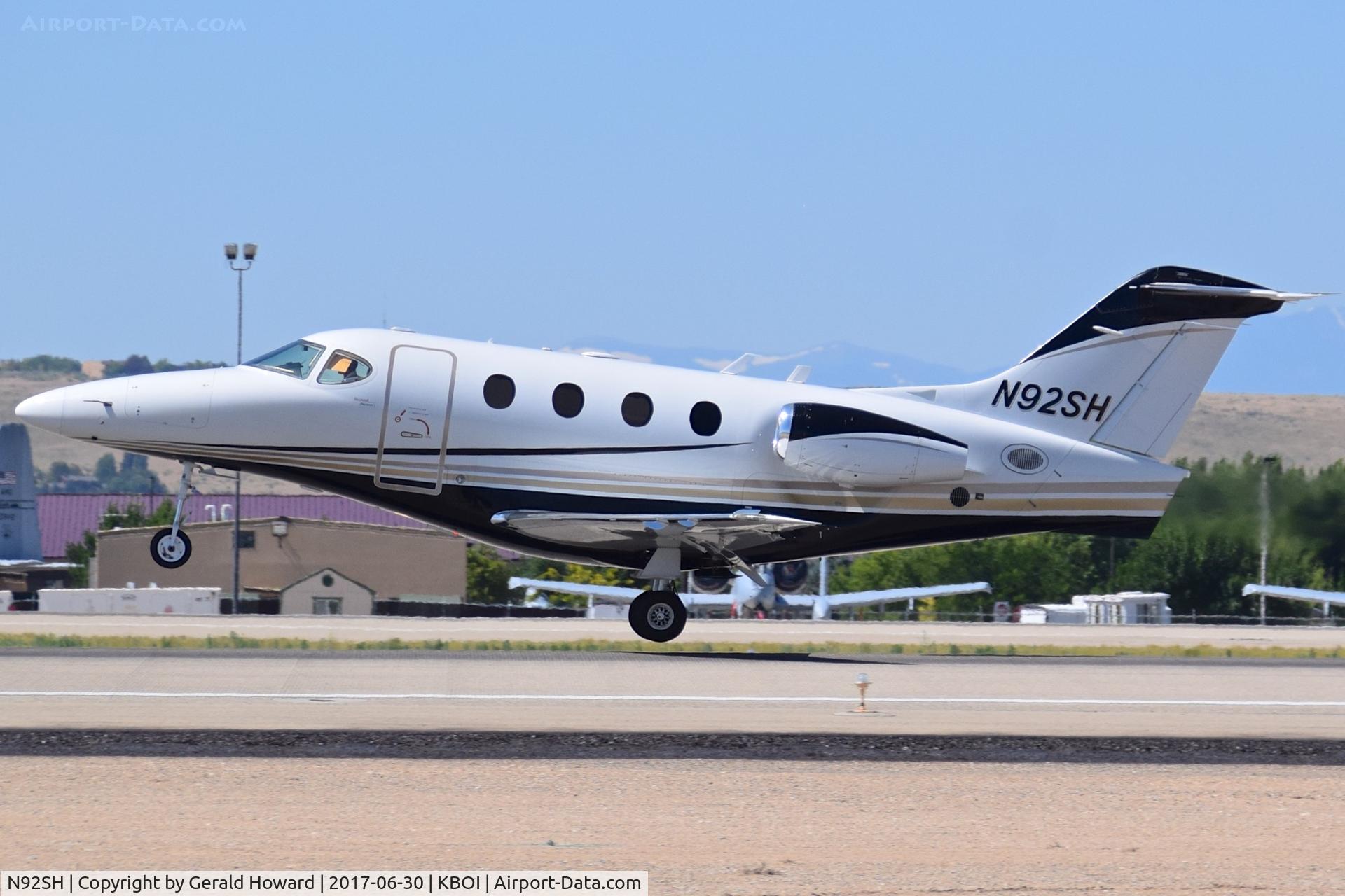 N92SH, 2002 Raytheon 390 Premier I C/N RB-33, Departing RWY 10L.