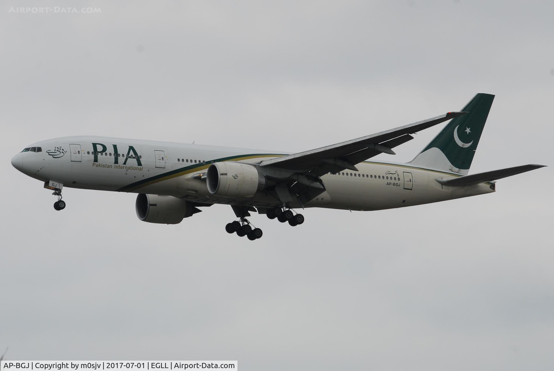 AP-BGJ, 2003 Boeing 777-240/ER C/N 33775, Landing at EGLL 27R