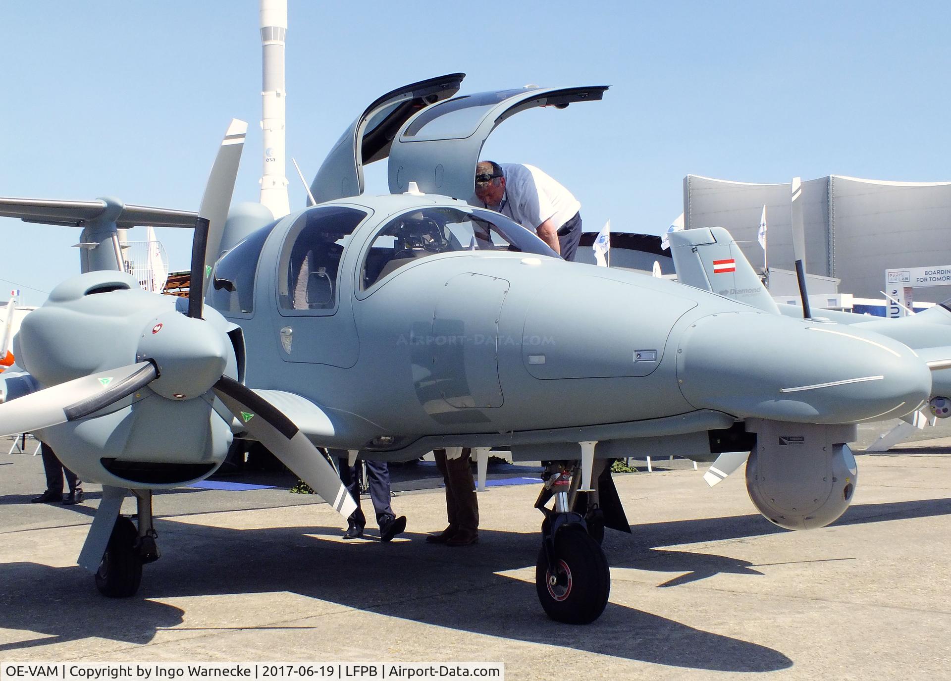 OE-VAM, 2016 Diamond DA-62 C/N 62.029, Diamond DA-62 at the Aerosalon 2017, Paris