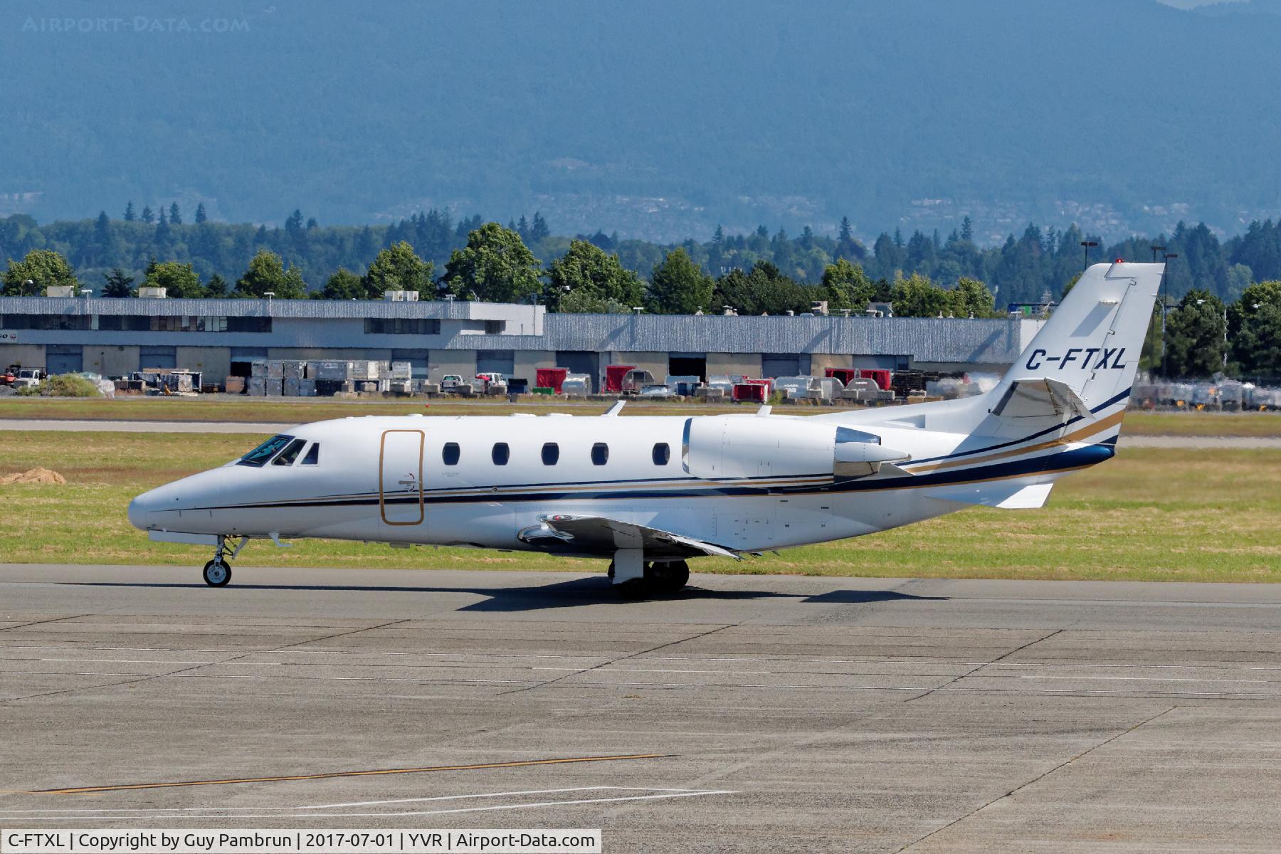 C-FTXL, Cessna 560 Citation Excel C/N 560-5672, Departing