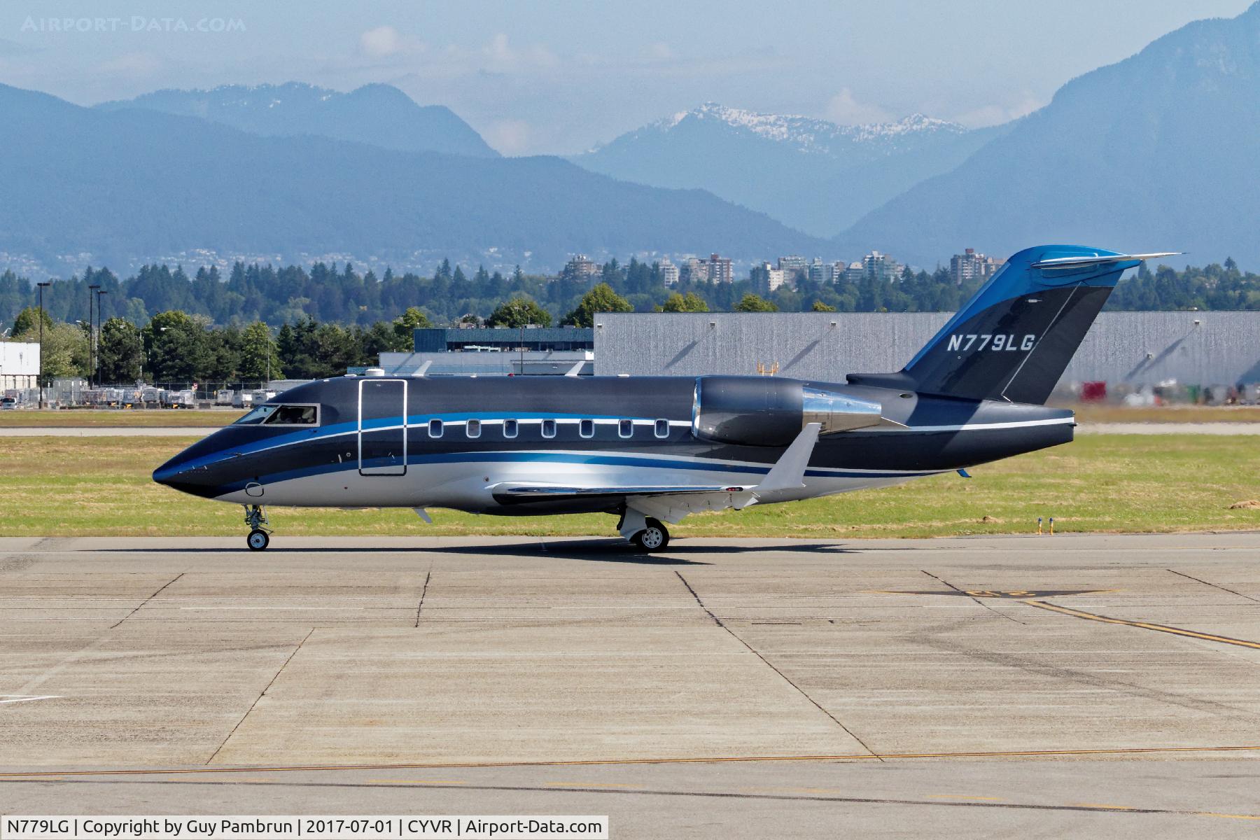 N779LG, 2005 Bombardier Challenger 604 (CL-600-2B16) C/N 5621, Departing