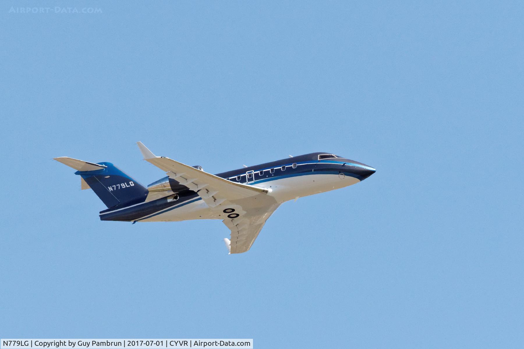 N779LG, 2005 Bombardier Challenger 604 (CL-600-2B16) C/N 5621, Departing