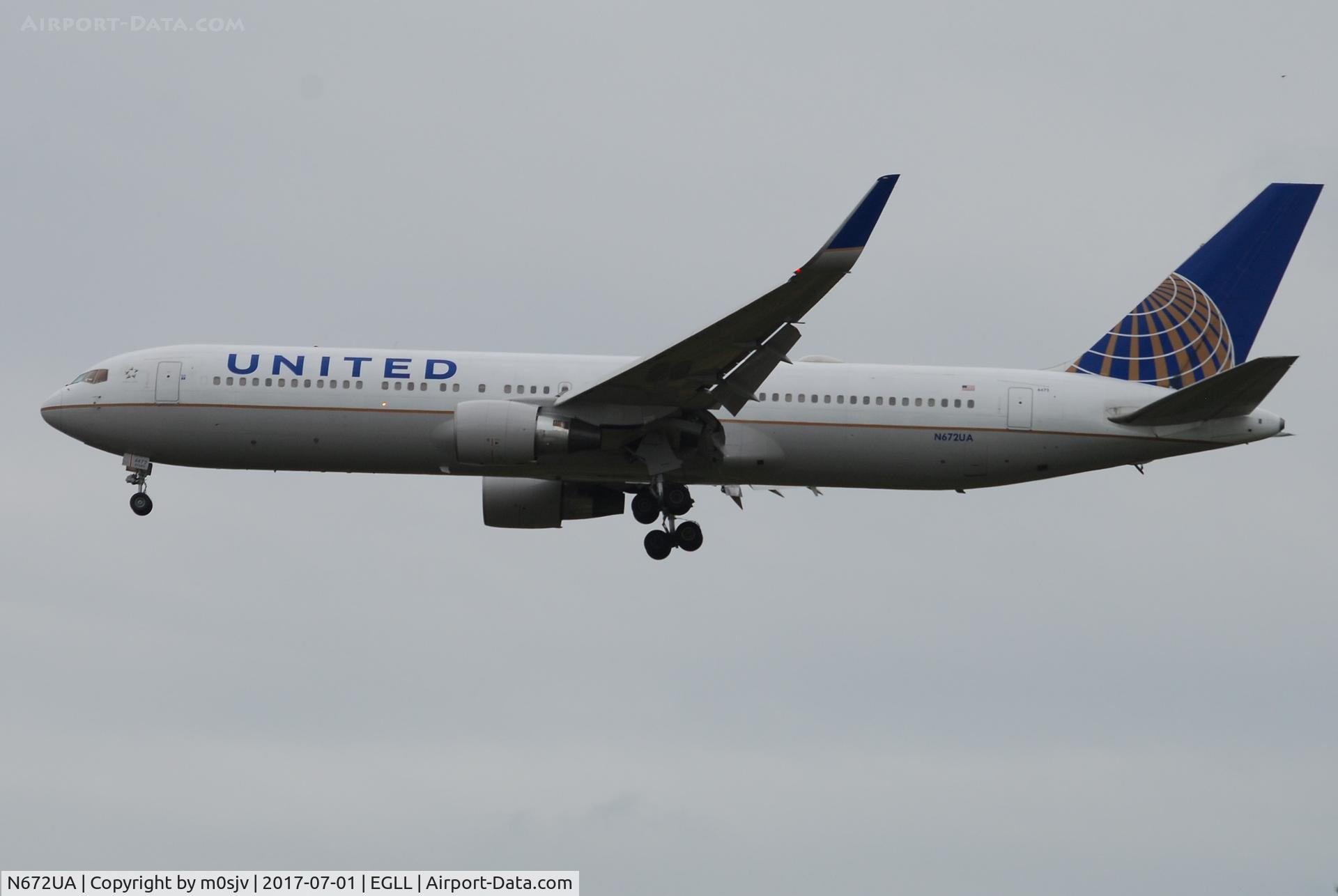 N672UA, 1999 Boeing 767-322 C/N 30027, Landing at EGLL 27R