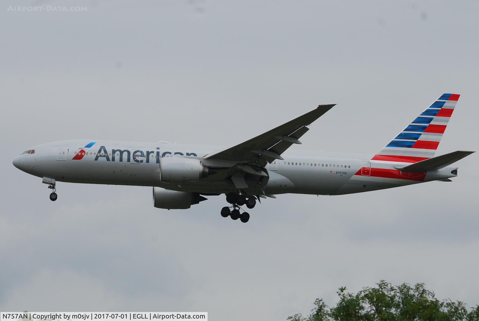 N757AN, 2001 Boeing 777-223 C/N 32636, Landing at EGLL 27R