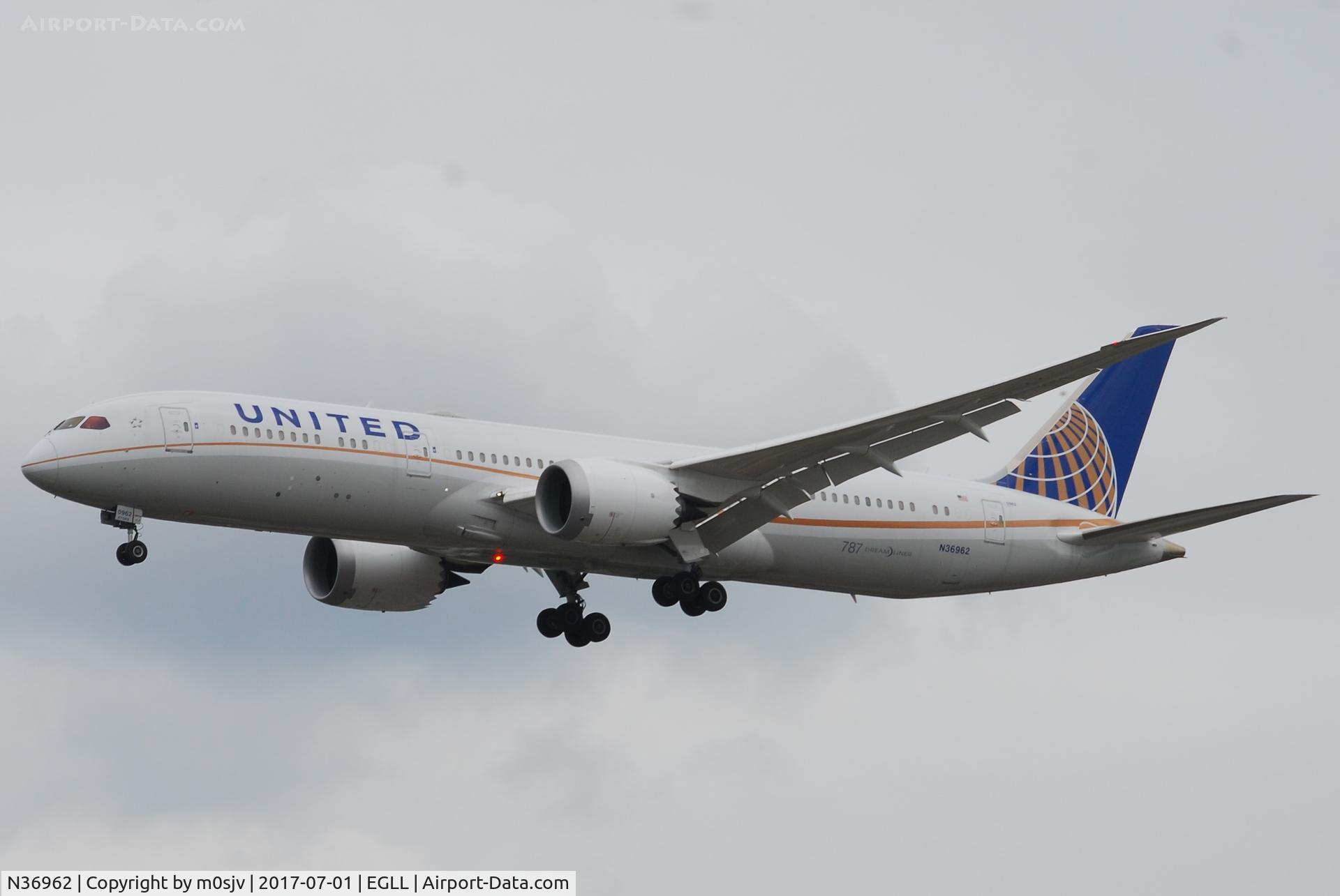 N36962, 2015 Boeing 787-9 Dreamliner C/N 35880, Landing at EGLL 27R