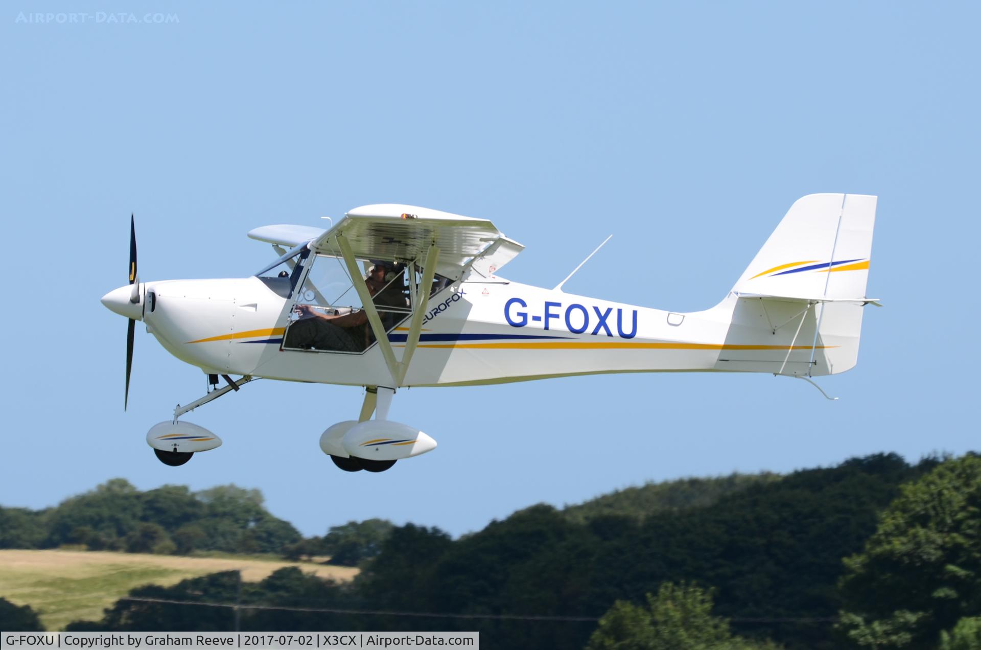 G-FOXU, 2015 Eurofox 912S C/N BMAA/HB/673, Landing at Northrepps.