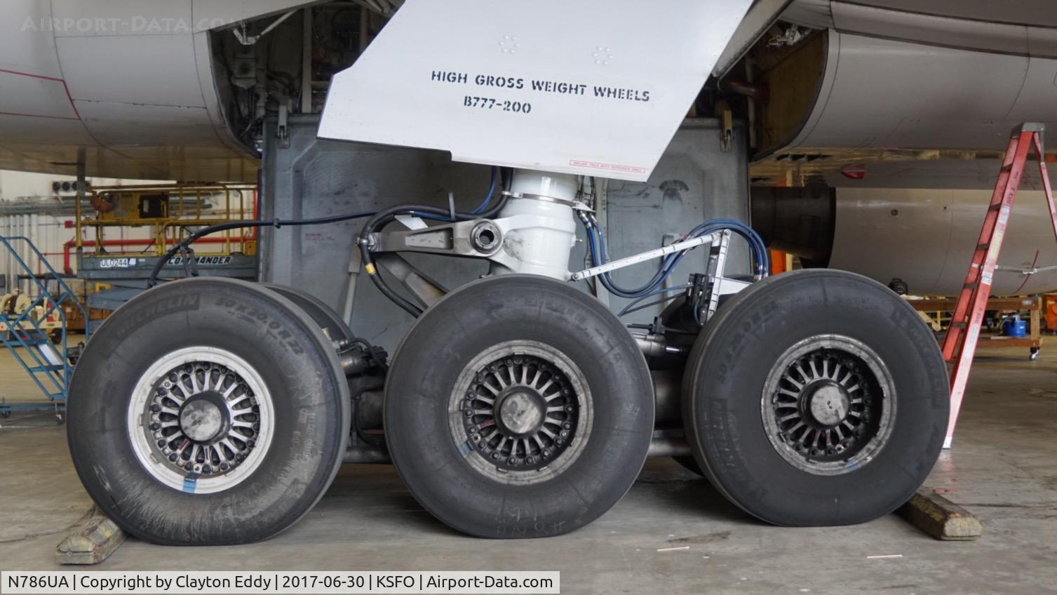 N786UA, 1997 Boeing 777-222/ER C/N 26938, SFO 2017.