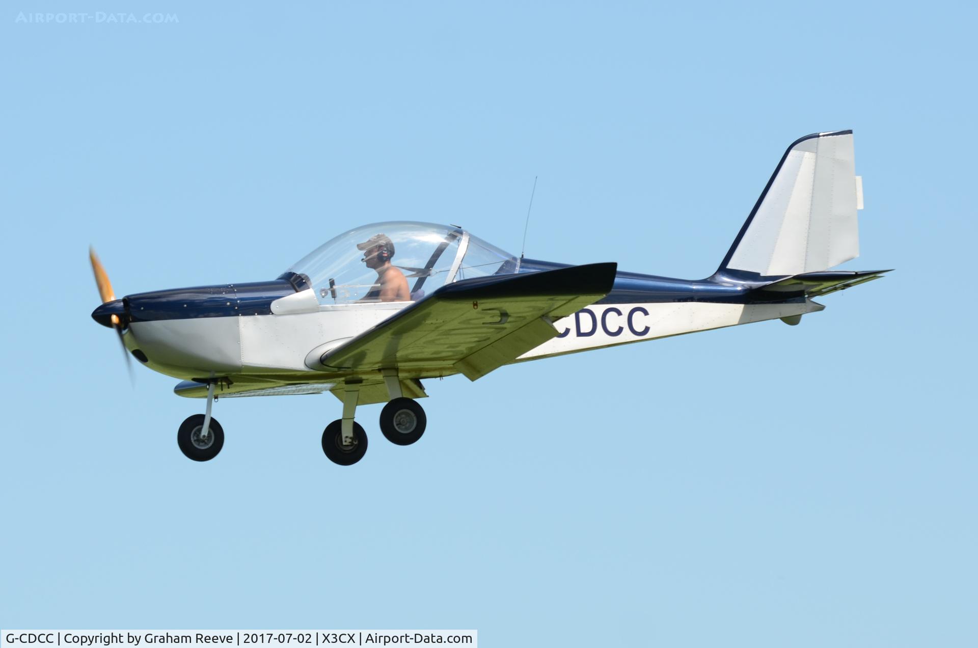 G-CDCC, 2004 Aerotechnik EV-97A Eurostar C/N PFA 315A-14262, Landing at Northrepps.