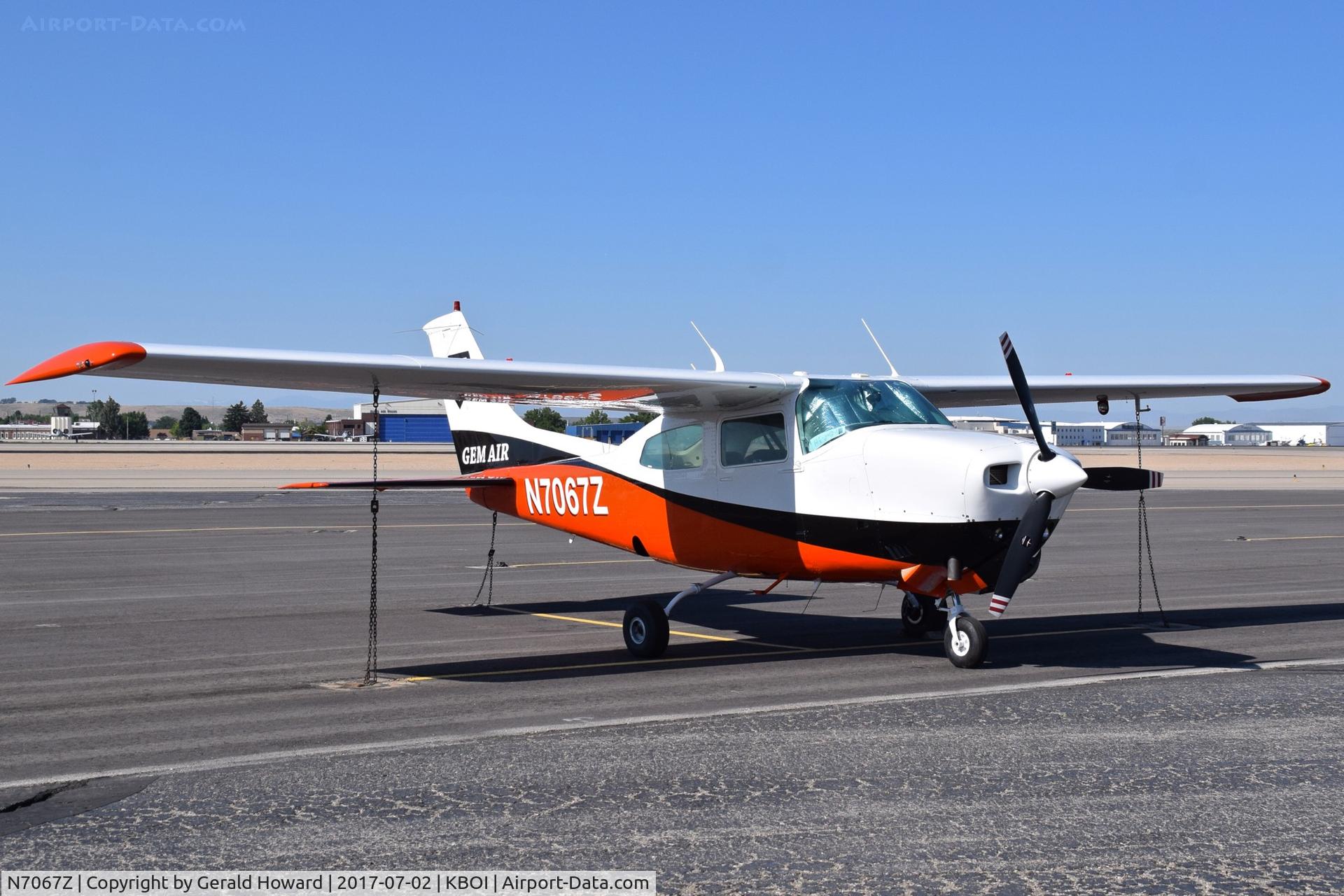 N7067Z, 1978 Cessna T210M Turbo Centurion C/N 21062572, parked on the north GA ramp.