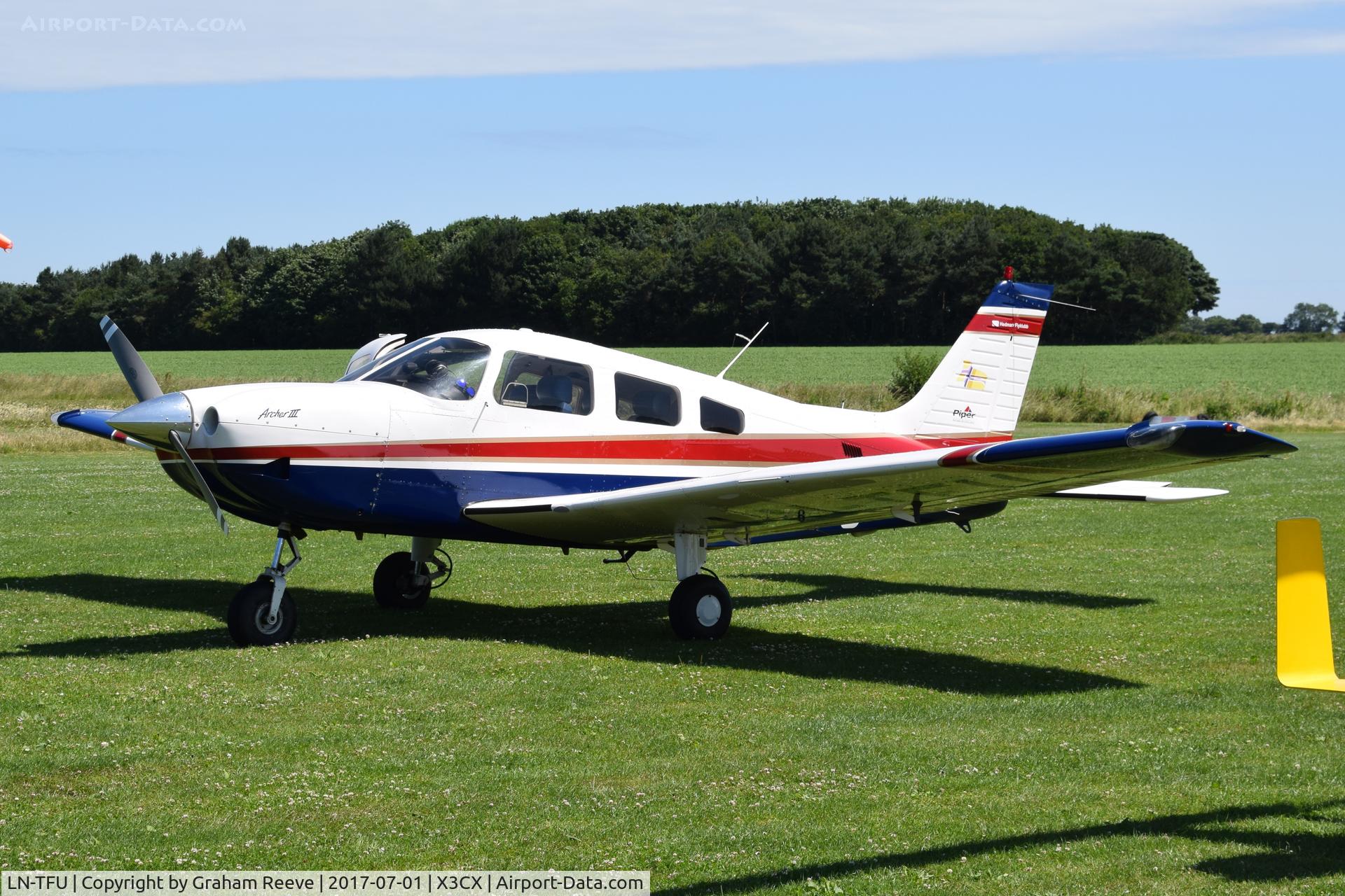 LN-TFU, 1999 Piper PA-28-181 Archer III C/N 2843285, Parked at Northrepps.