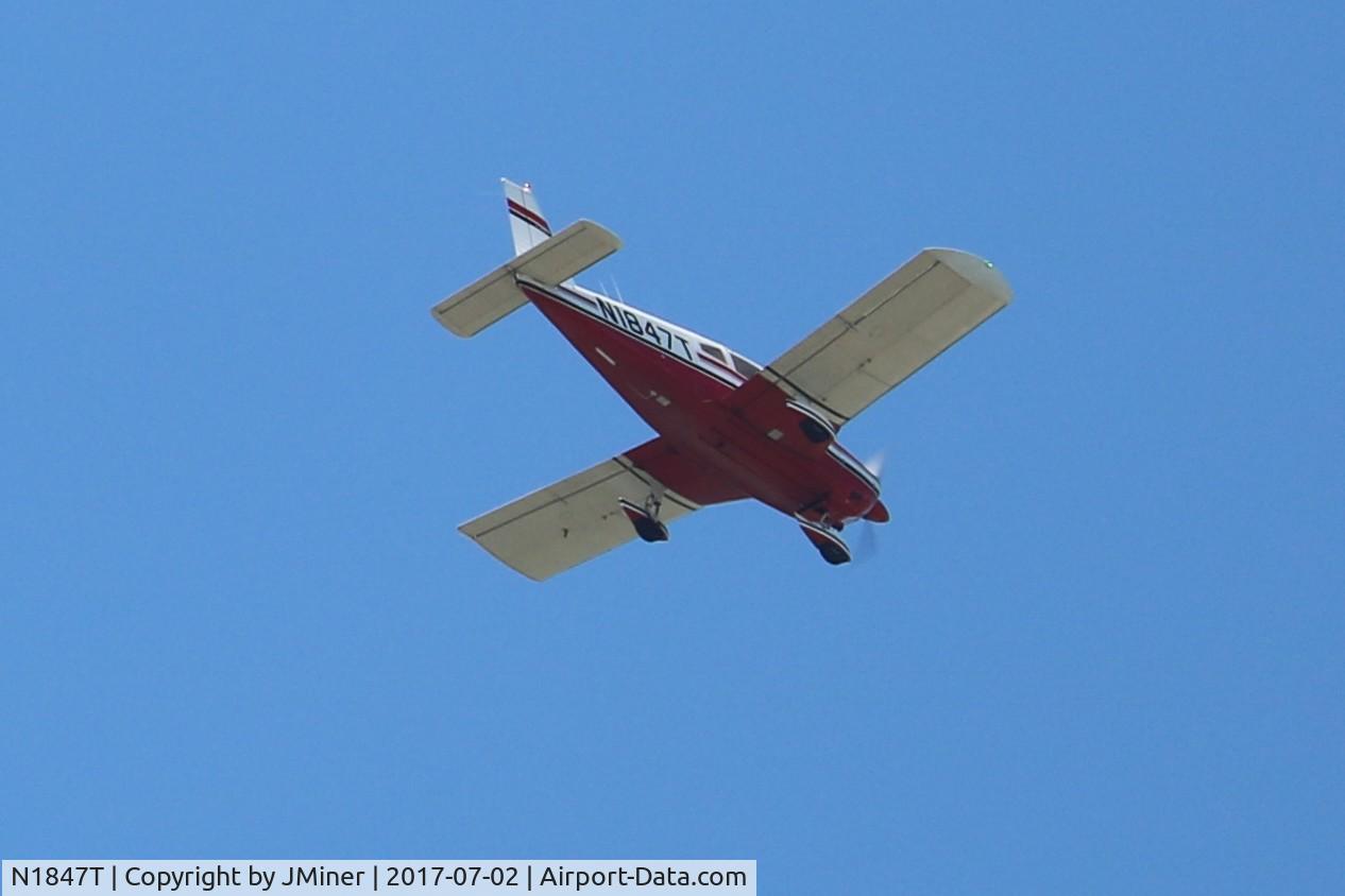 N1847T, 1971 Piper PA-28-180 C/N 28-7105120, Flying over Sherman Hospital in Elgin, IL.