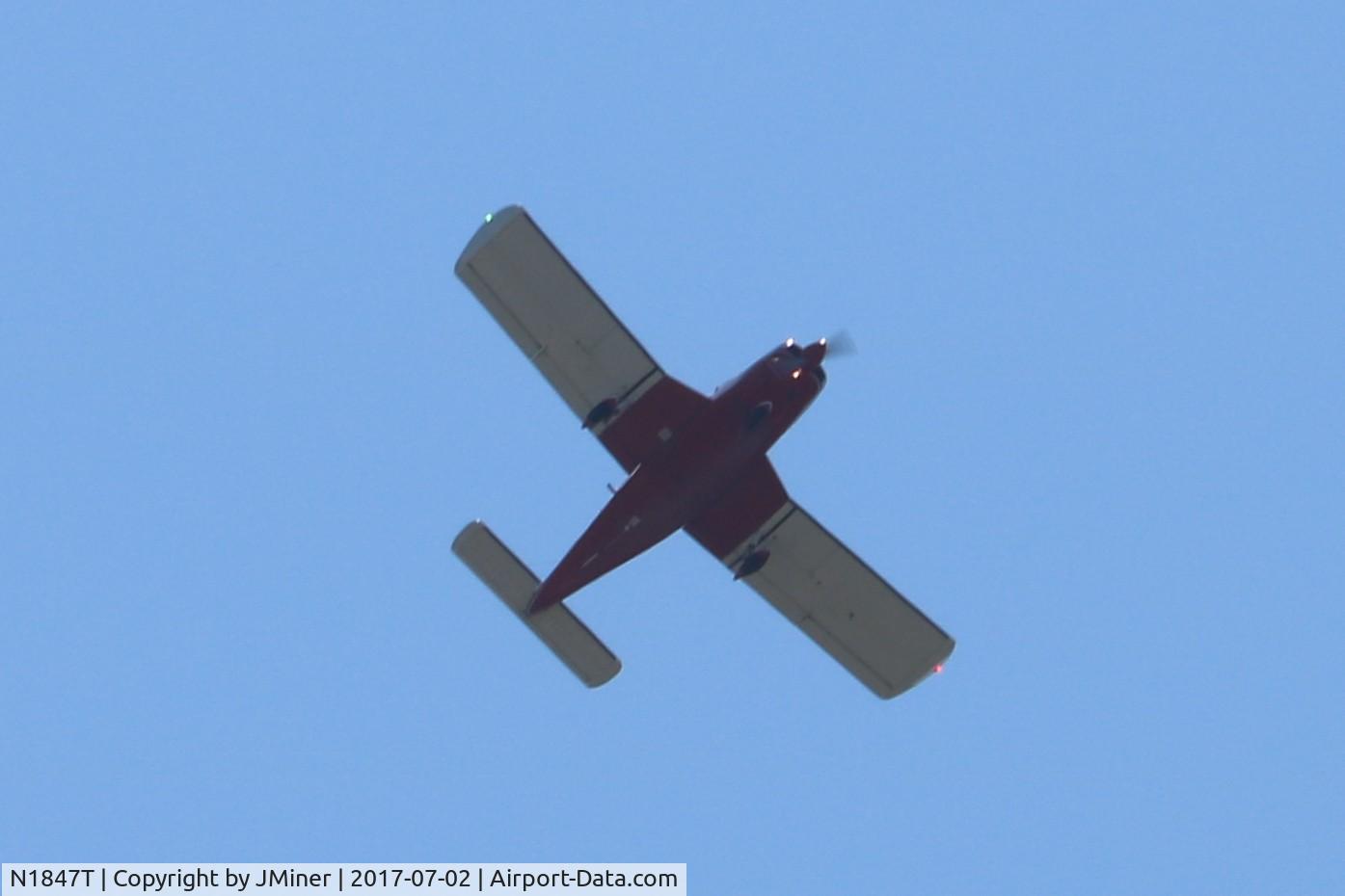 N1847T, 1971 Piper PA-28-180 C/N 28-7105120, Flying over Elgin, IL.