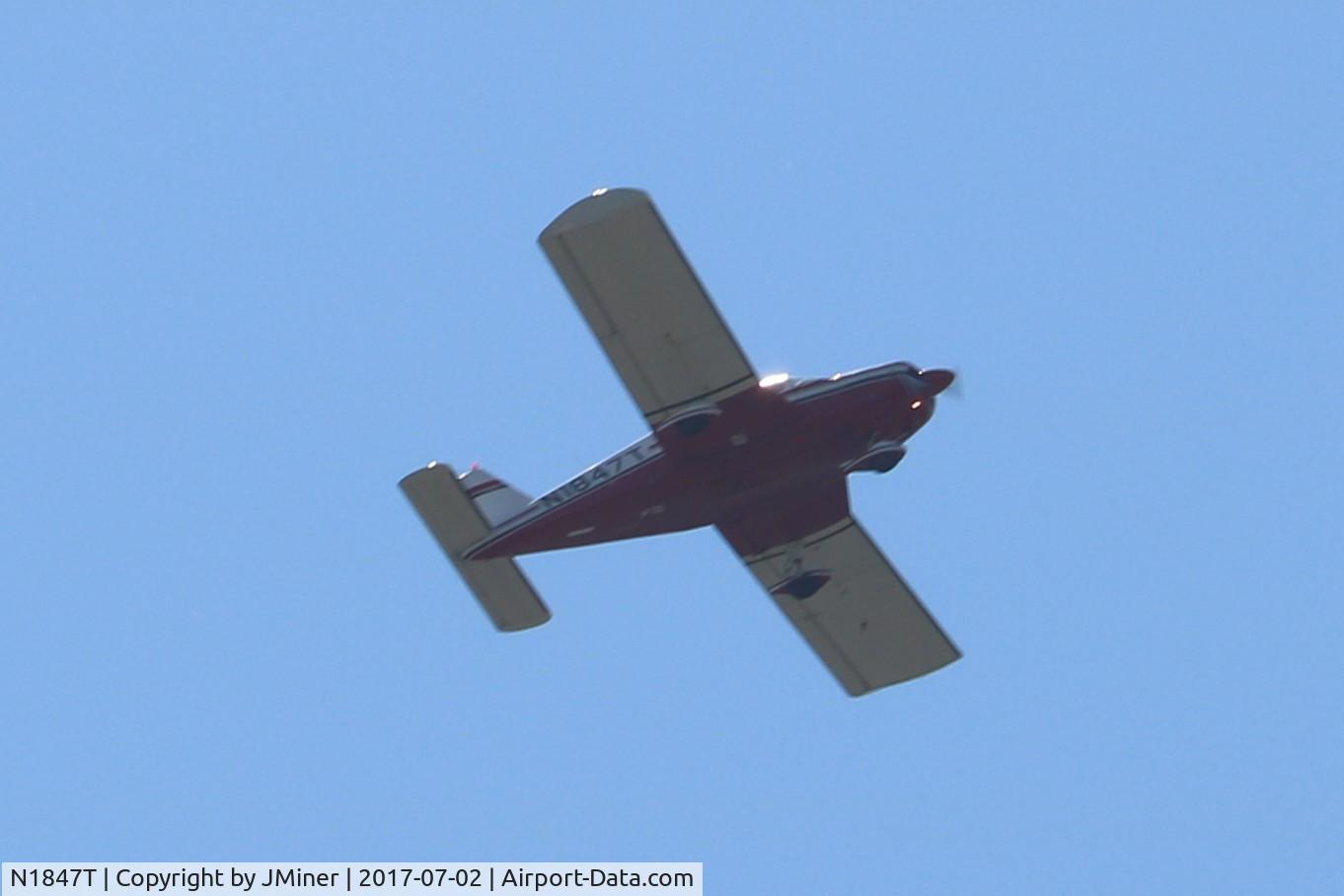 N1847T, 1971 Piper PA-28-180 C/N 28-7105120, Flying over Elgin, IL.