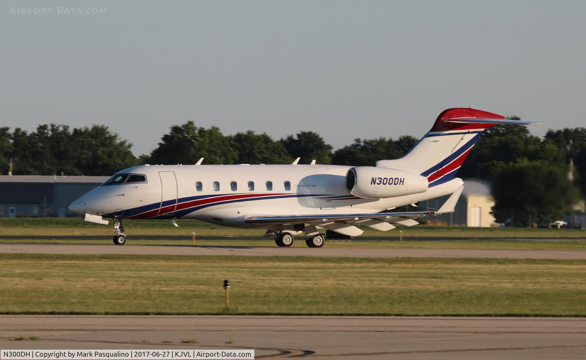 N300DH, 2005 Bombardier Challenger 300 (BD-100-1A10) C/N 20083, Challenger 300