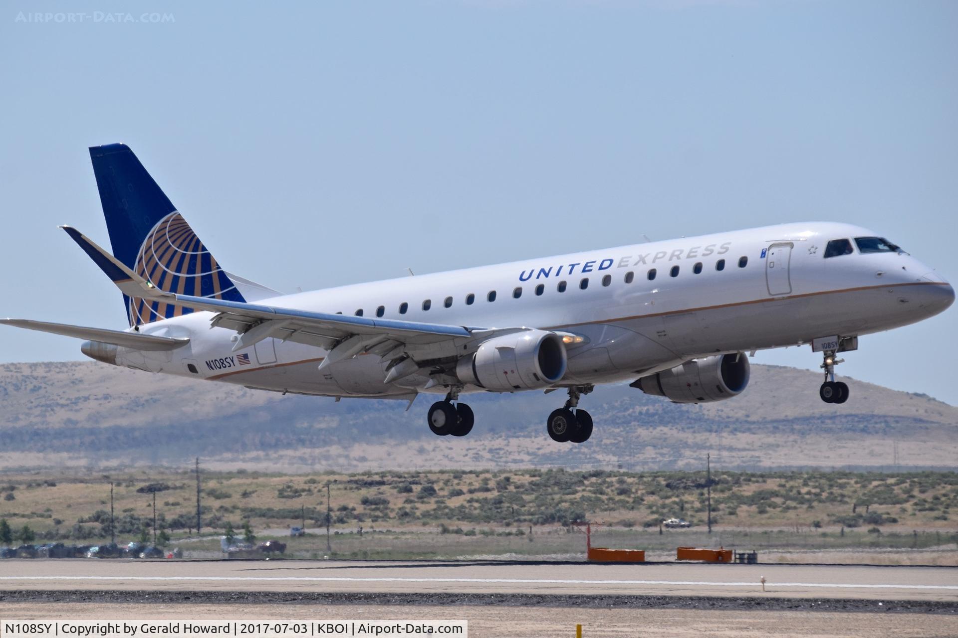N108SY, 2014 Embraer 175LR (ERJ-170-200LR) C/N 17000401, Landing RWY 28R.