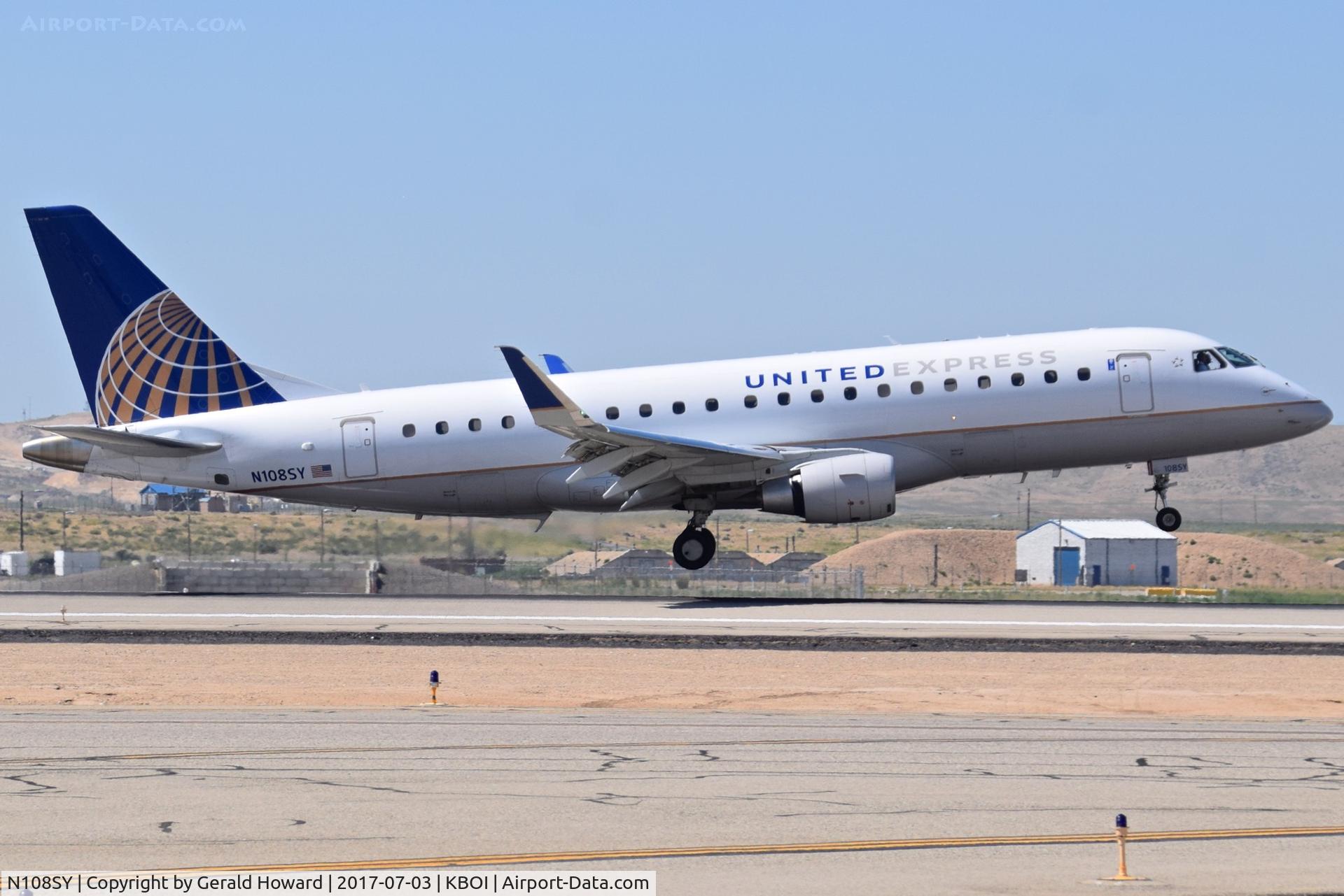 N108SY, 2014 Embraer 175LR (ERJ-170-200LR) C/N 17000401, Landing RWY 28R.