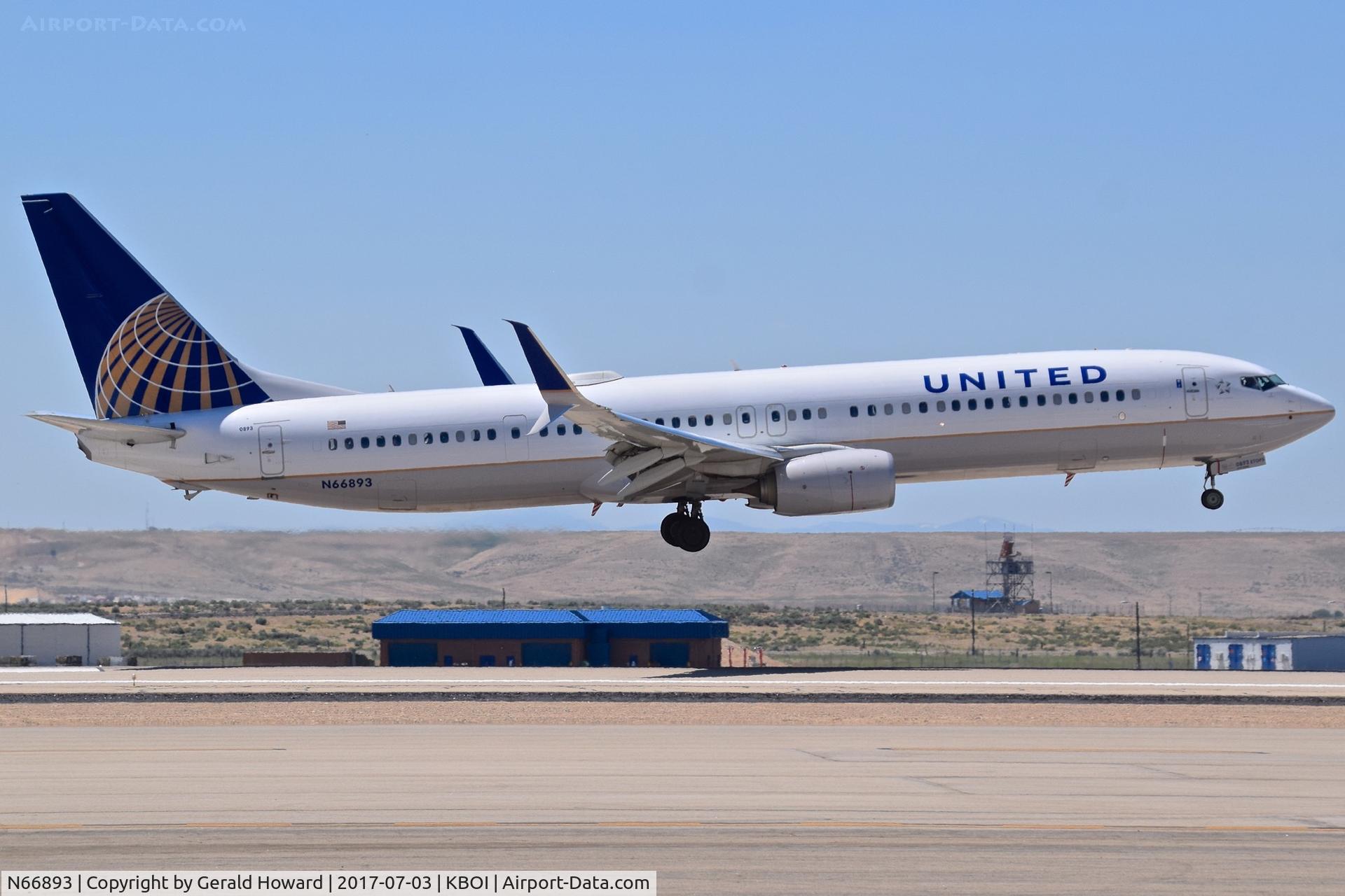 N66893, 2016 Boeing 737-924/ER C/N 42197, Landing RWY 28R.