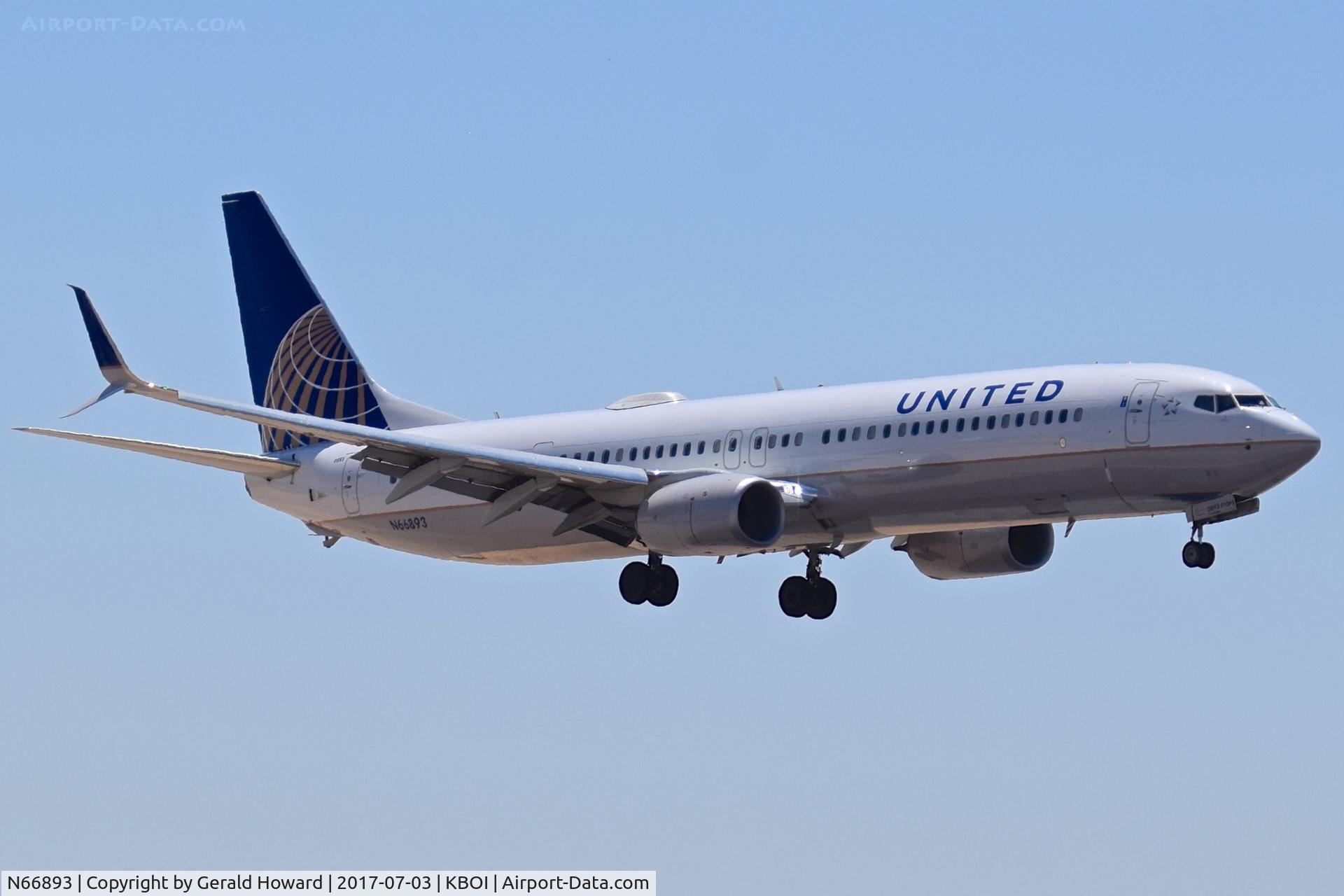 N66893, 2016 Boeing 737-924/ER C/N 42197, Landing RWY 28R.