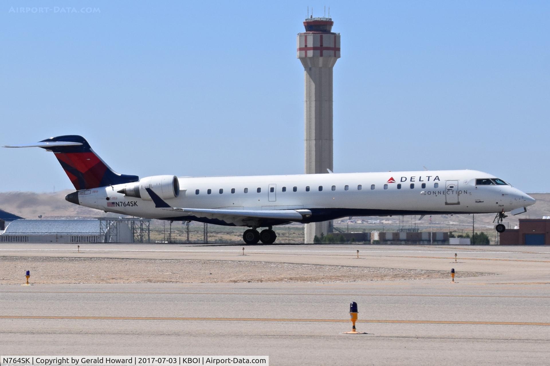 N764SK, 2005 Canadair CRJ-700 (CL-600-2C10) Regional Jet C/N 10229, Take off run on RWY 28R.