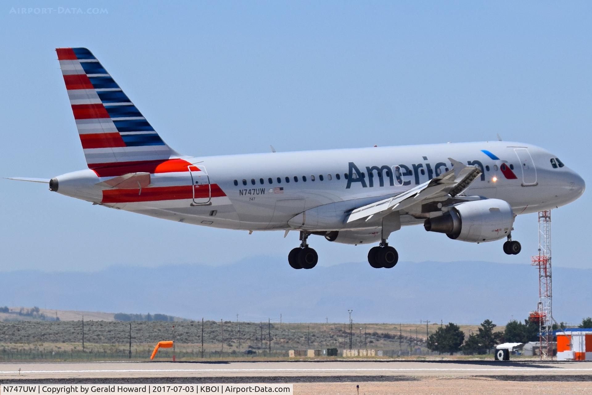 N747UW, 2000 Airbus A319-112 C/N 1301, Landing RWY 28R.