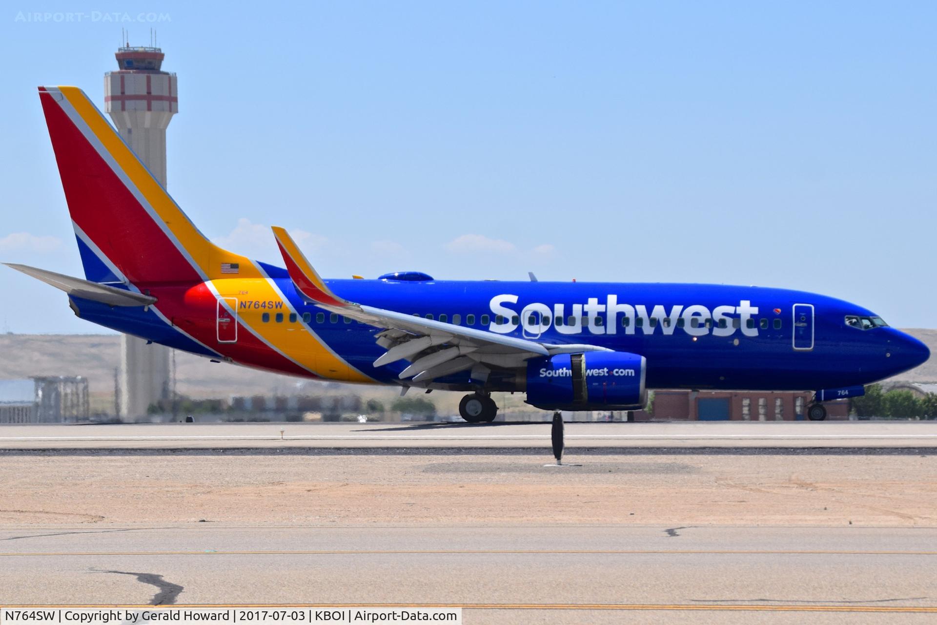 N764SW, 2000 Boeing 737-7H4 C/N 27878, Landing roll out on RWY 28R.