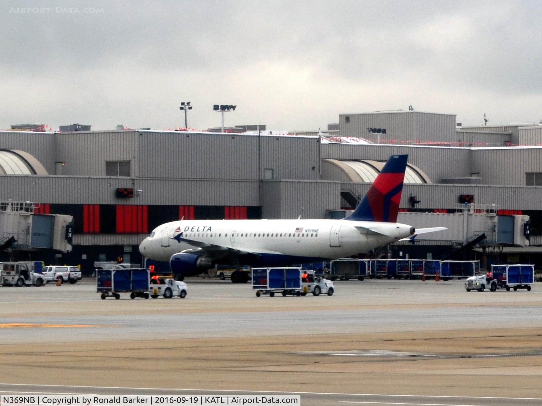 N369NB, 2003 Airbus A319-114 C/N 2047, Gate E30 Atlanta