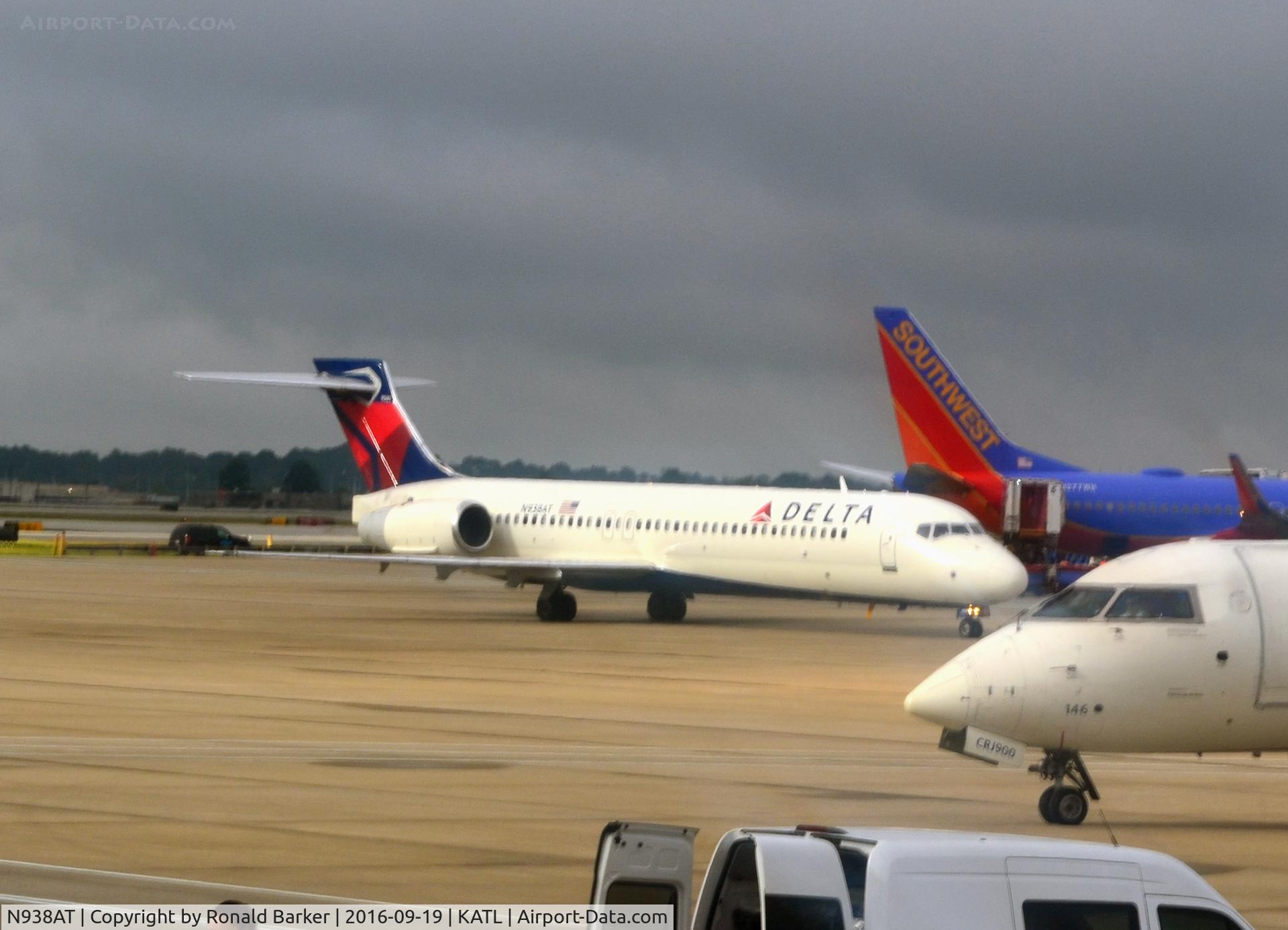 N938AT, 2006 Boeing 717-200 C/N 55098, Taxi Atlanta