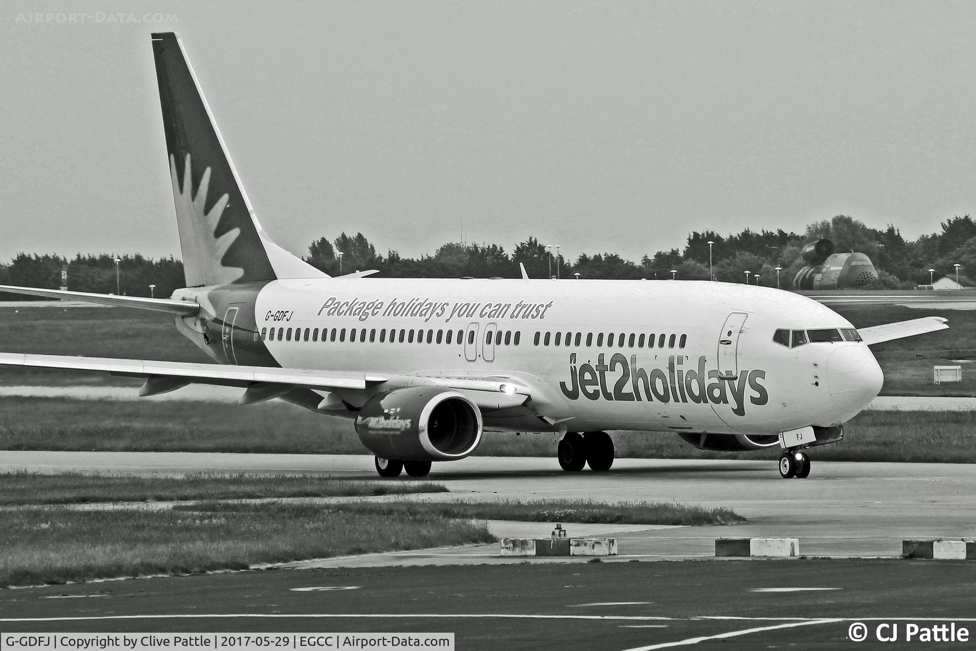 G-GDFJ, 2000 Boeing 737-804 C/N 28229, Taxy at Manchester EGCC