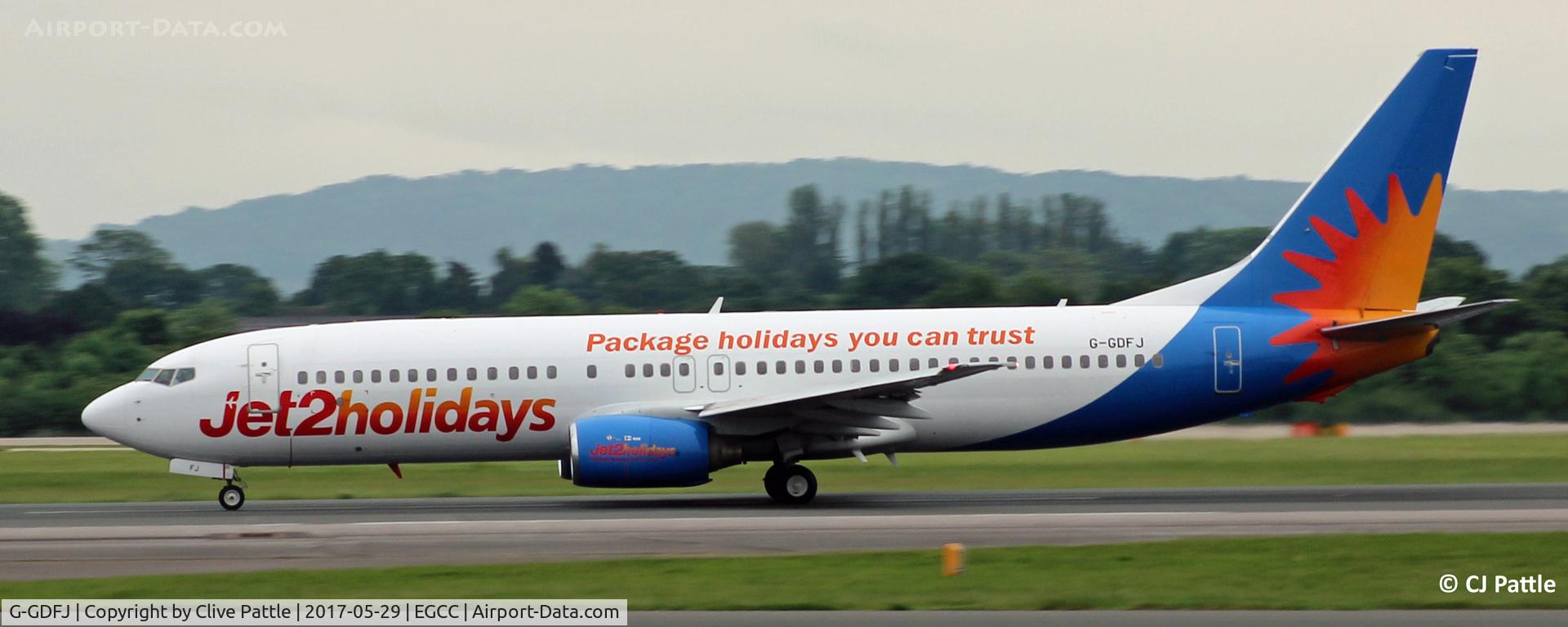 G-GDFJ, 2000 Boeing 737-804 C/N 28229, Taxy at Manchester EGCC