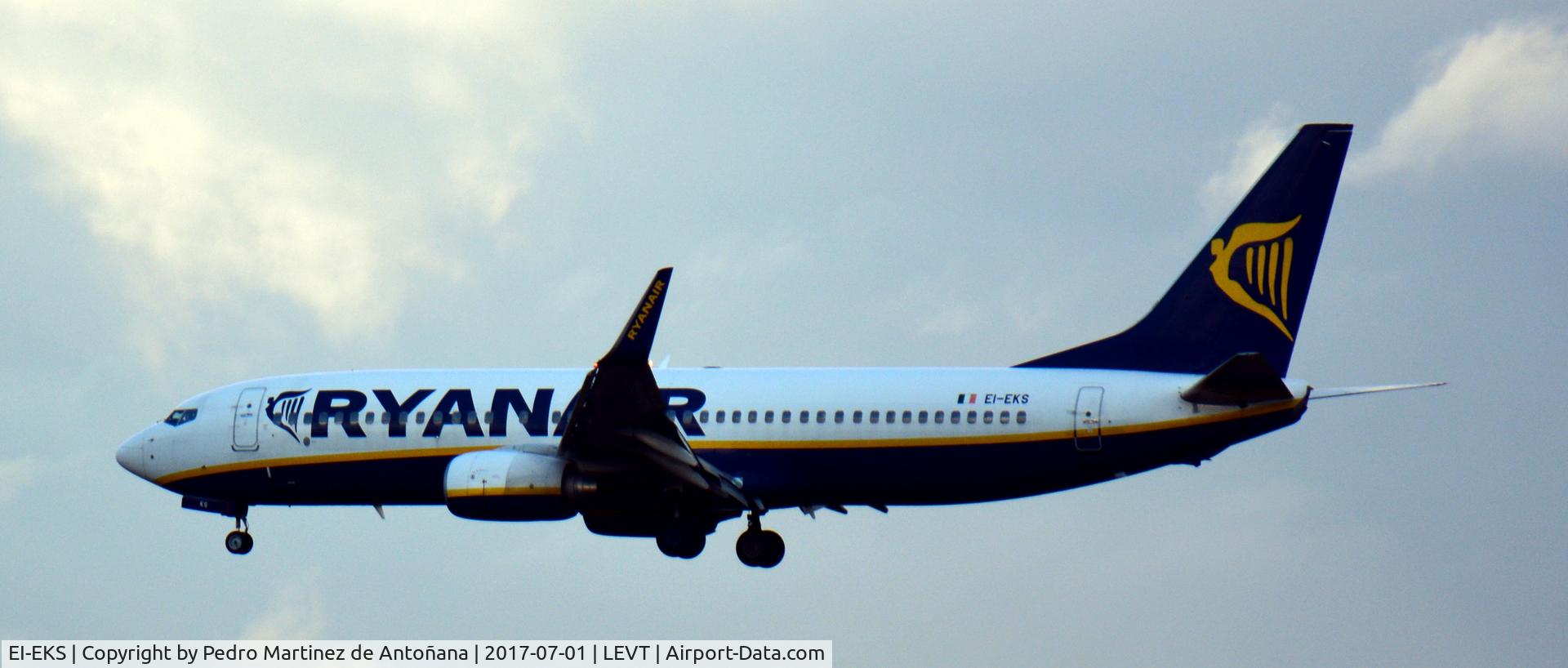 EI-EKS, 2010 Boeing 737-8AS C/N 38504, Foronda - Vitoria-Gasteiz - España