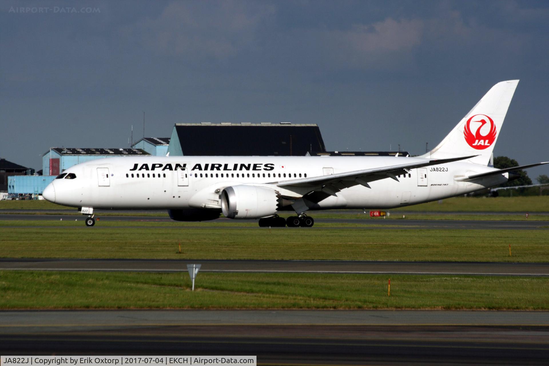 JA822J, 2010 Boeing 787-8 Dreamliner C/N 34832, JA822J landed rw 22L