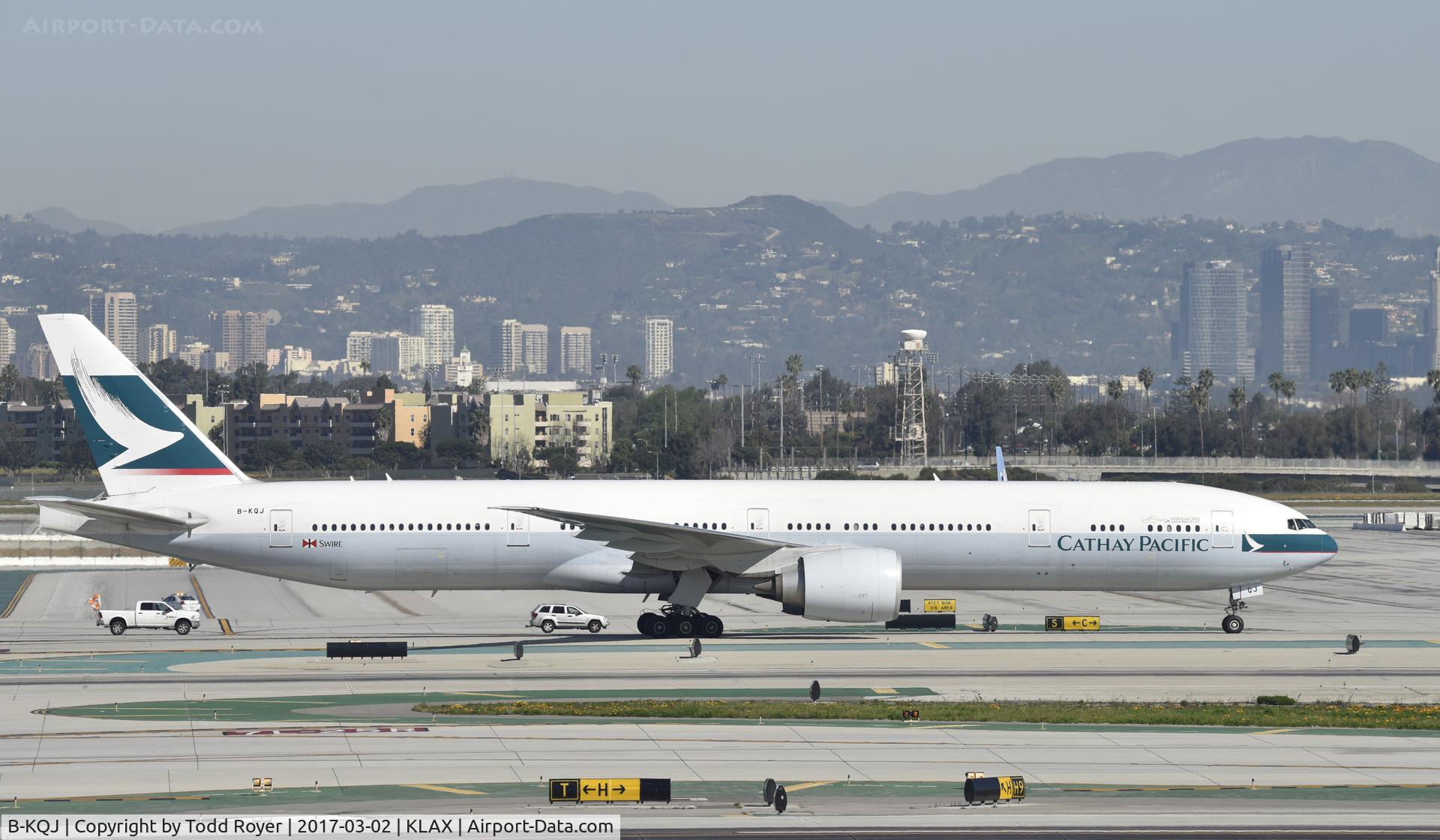 B-KQJ, 2013 Boeing 777-367/ER C/N 41760, Taxiing to gate at LAX
