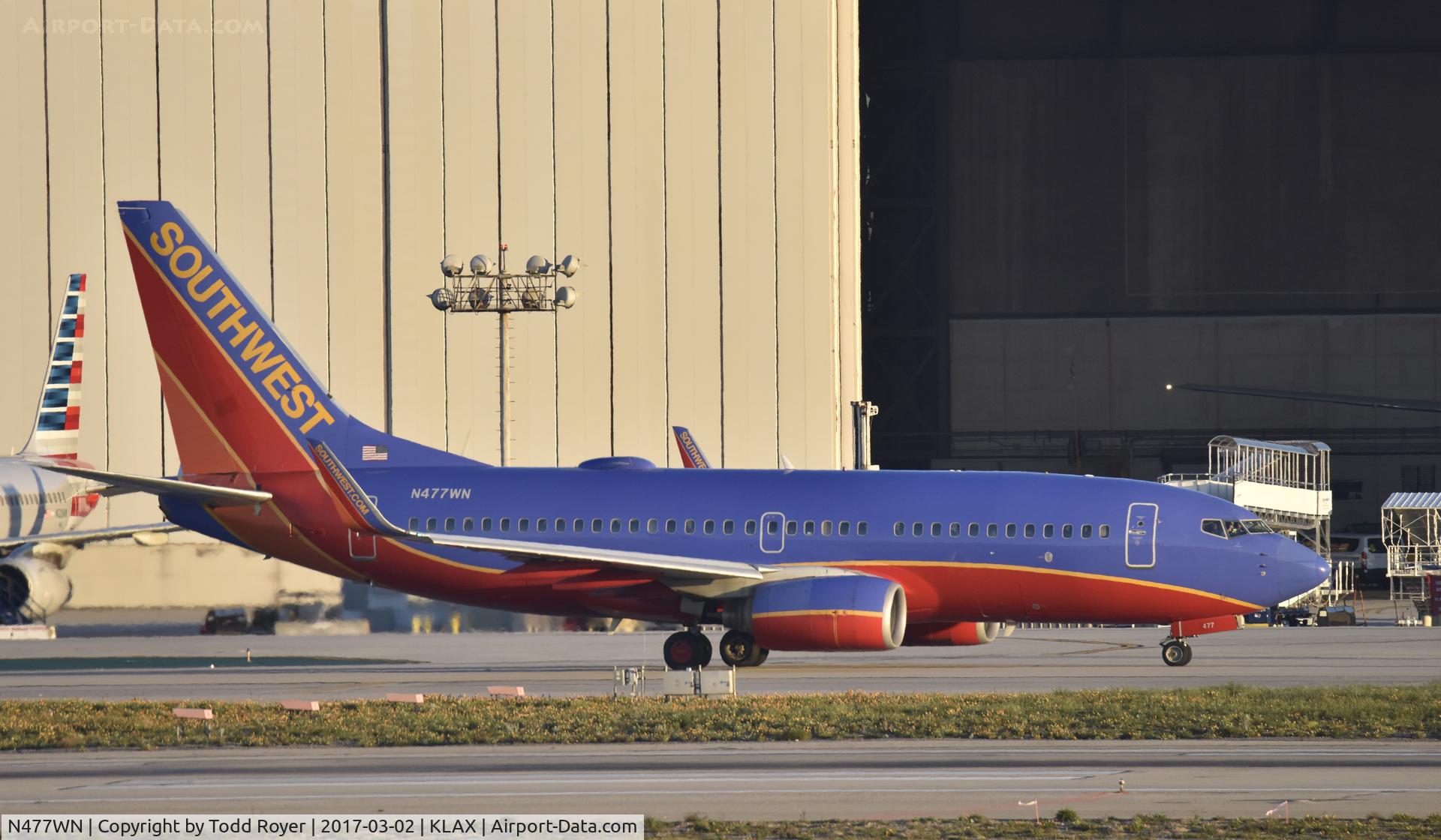 N477WN, 2004 Boeing 737-7H4 C/N 33988, Taxiing for departure