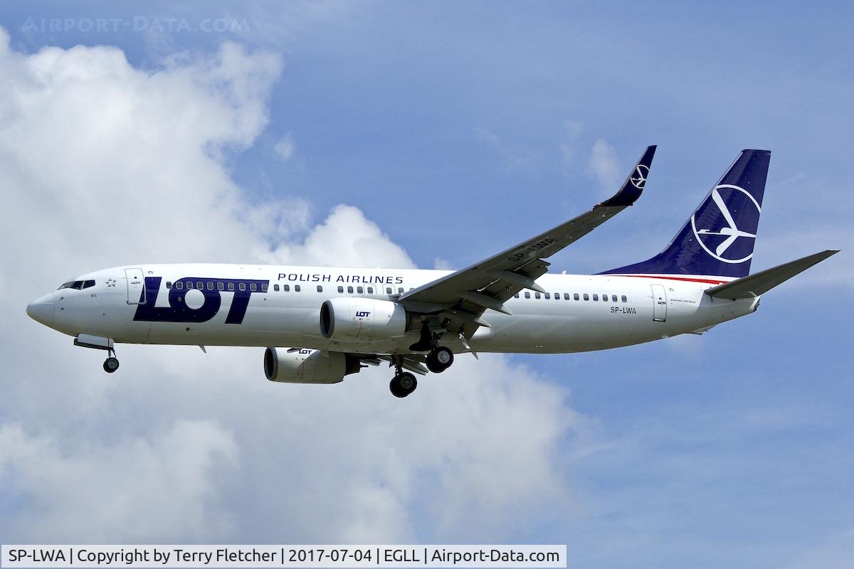 SP-LWA, 2005 Boeing 737-89P C/N 30682, On approach to London Heathrow