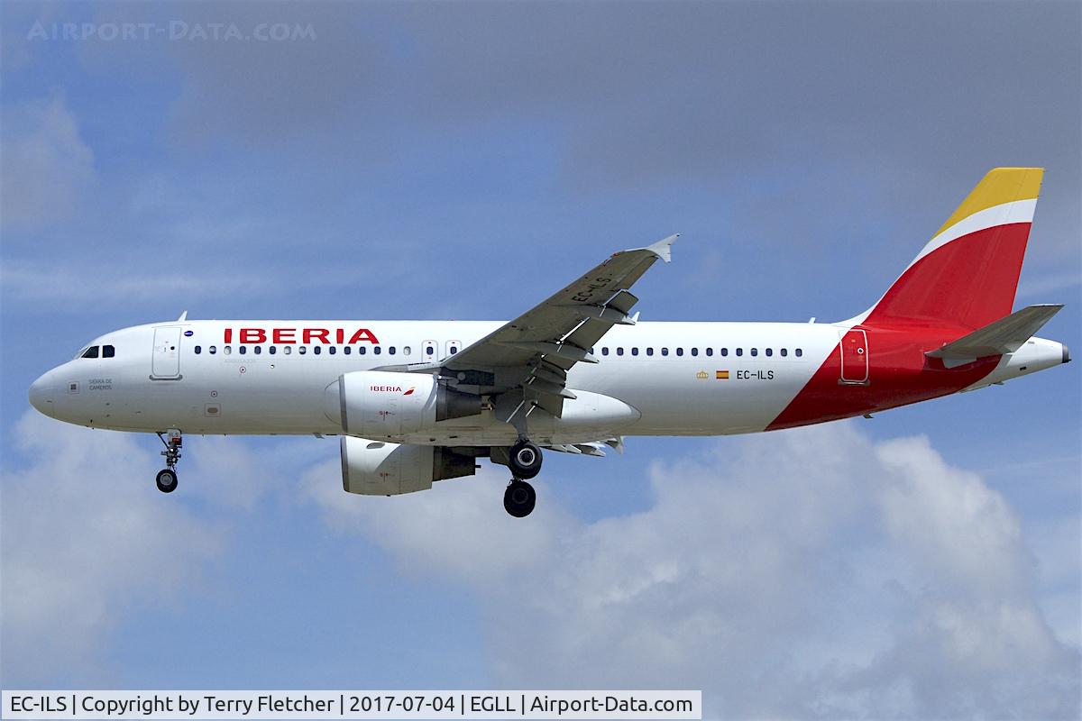 EC-ILS, 2002 Airbus A320-214 C/N 1809, On approach to London Heathrow