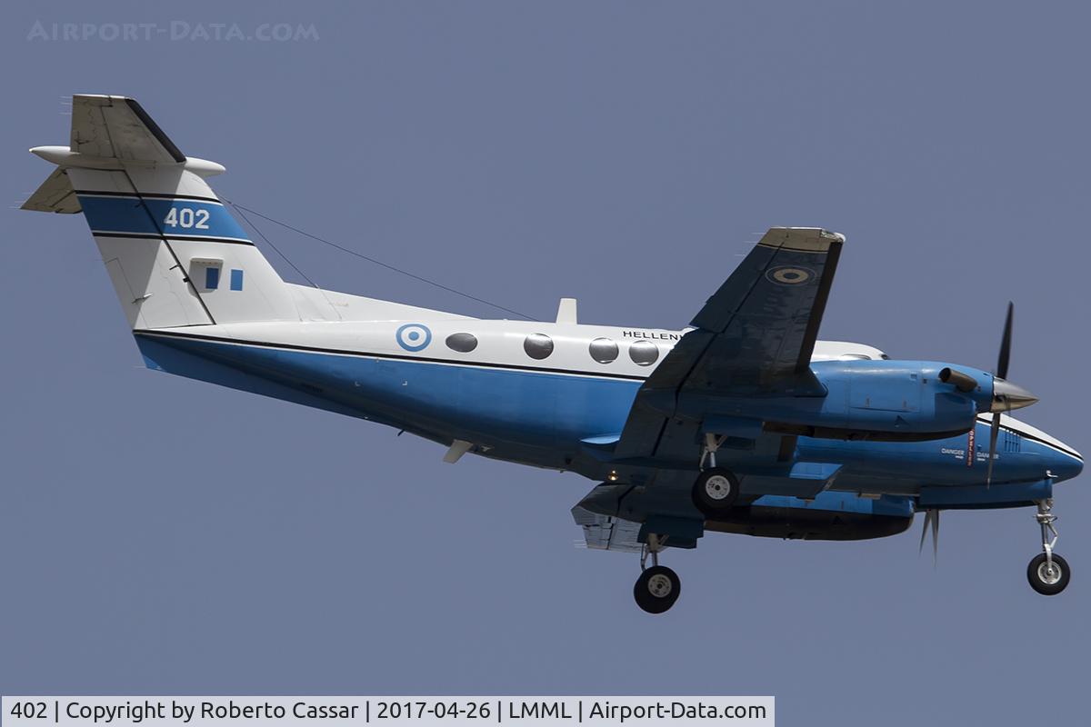 402, Beechcraft C-12R Huron C/N BB-1733, Runway 13