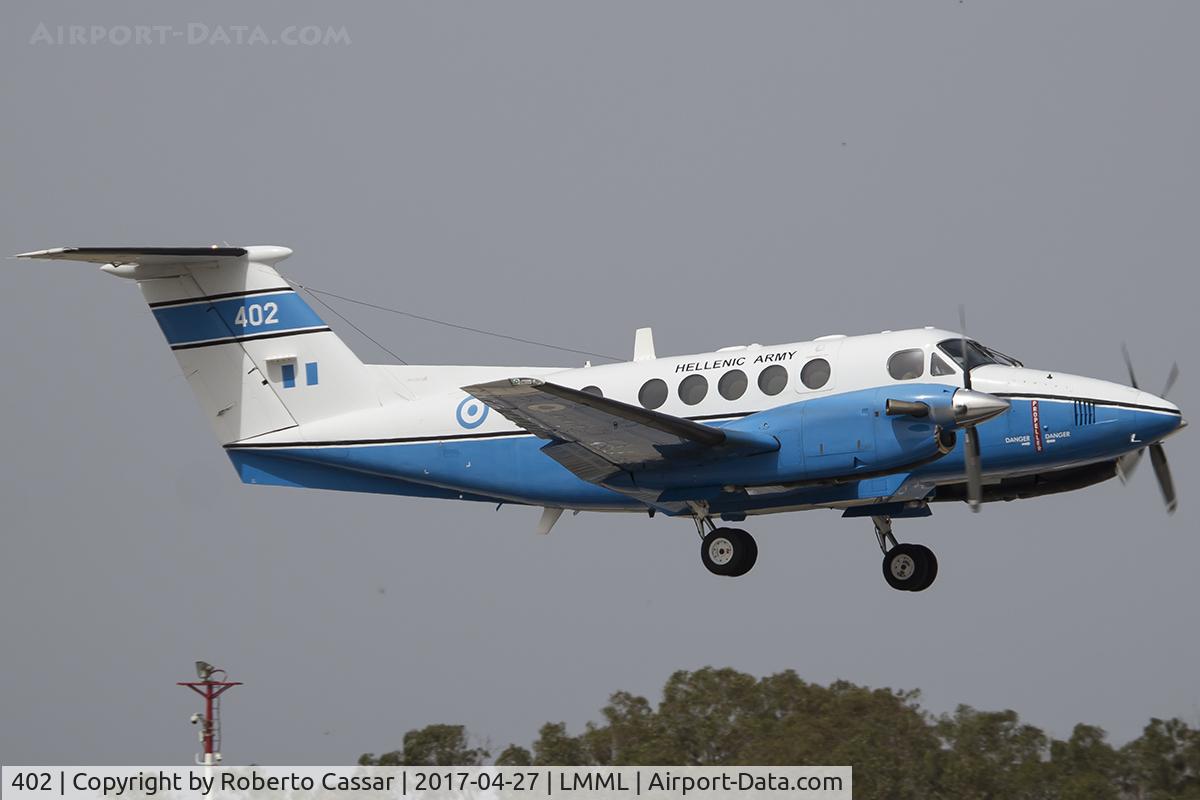 402, Beechcraft C-12R Huron C/N BB-1733, Runway 13