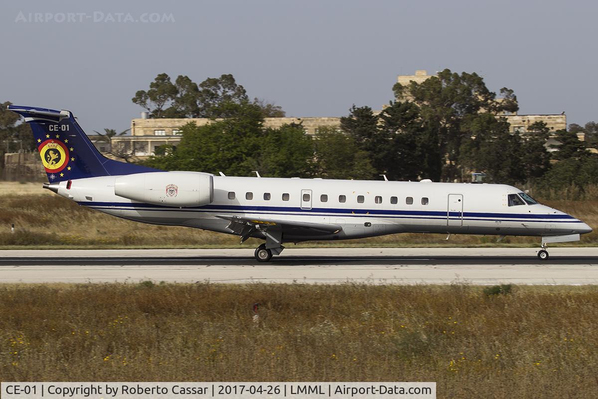 CE-01, 2001 Embraer ERJ-135LR (EMB-135LR) C/N 145449, Runway 13