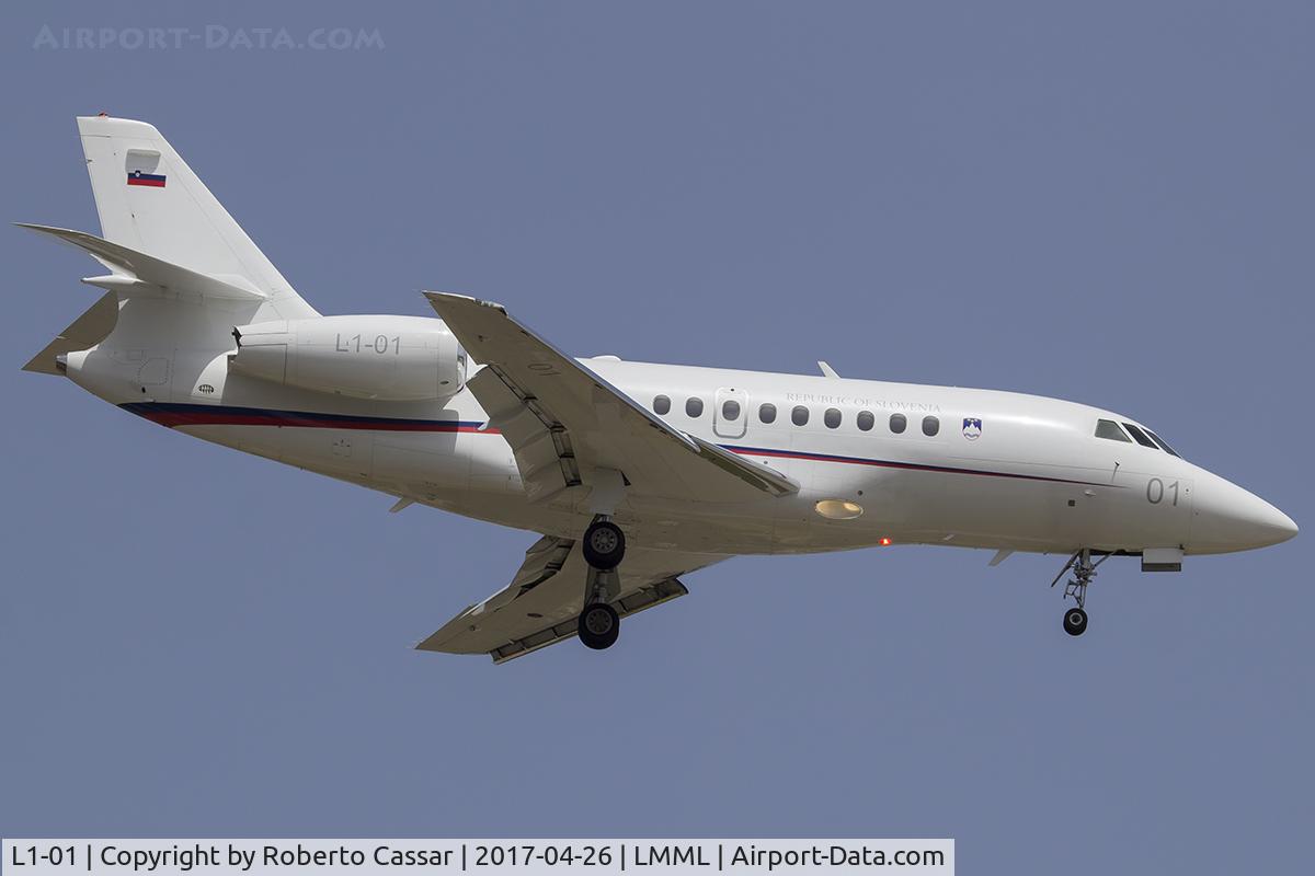 L1-01, 2003 Dassault Falcon 2000EX C/N 15, Runway 13