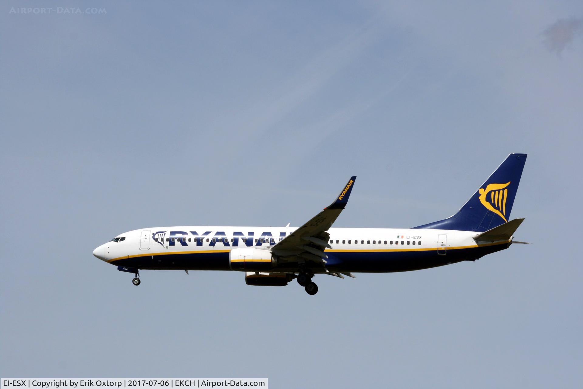 EI-ESX, 2011 Boeing 737-8AS C/N 34998, EI-ESX landing rw 22L