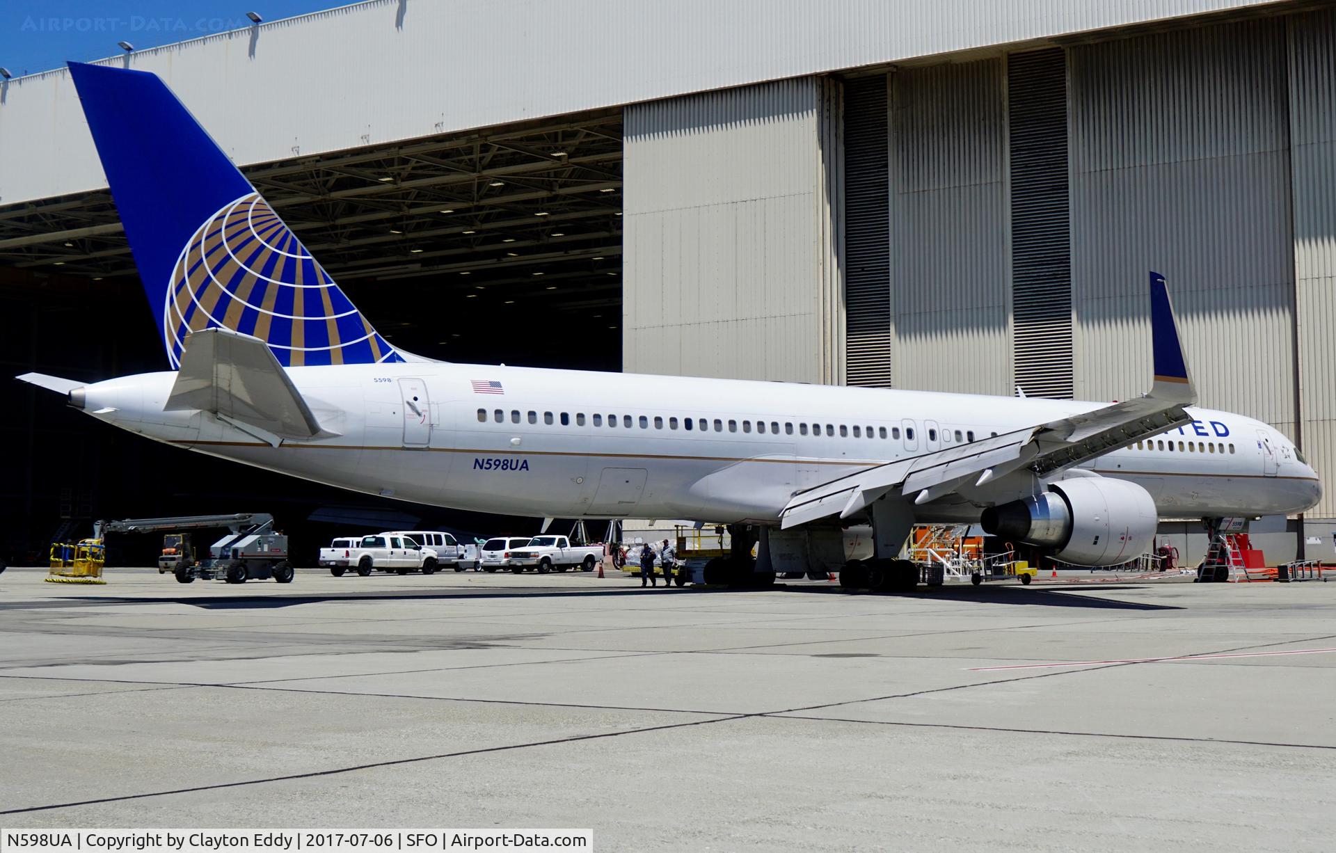 N598UA, 1999 Boeing 757-222 C/N 28751, SFO 2017.