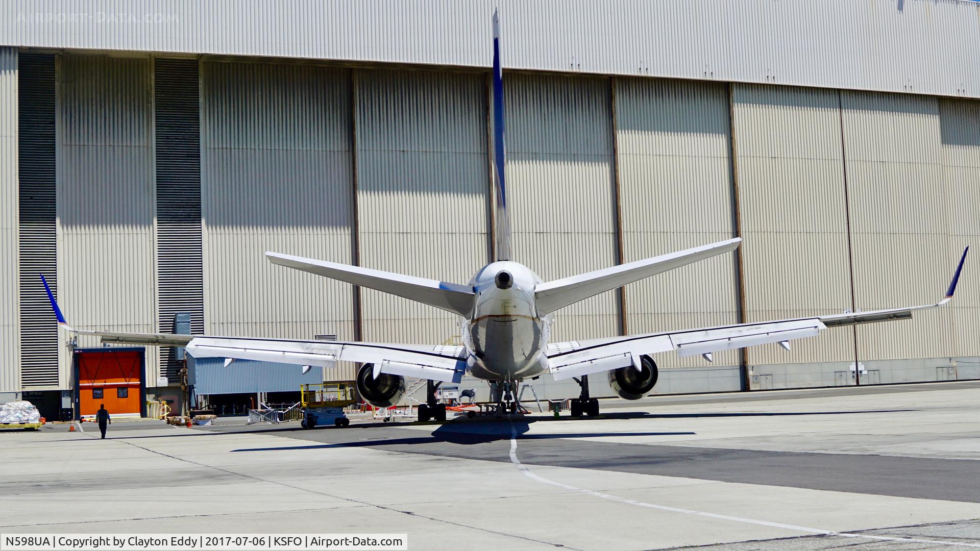 N598UA, 1999 Boeing 757-222 C/N 28751, SFO 2017.