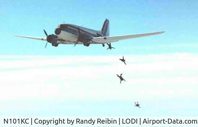 N101KC, 1943 Douglas DC-3C C/N 11639, Haulin' skydivers over Lodi Calif