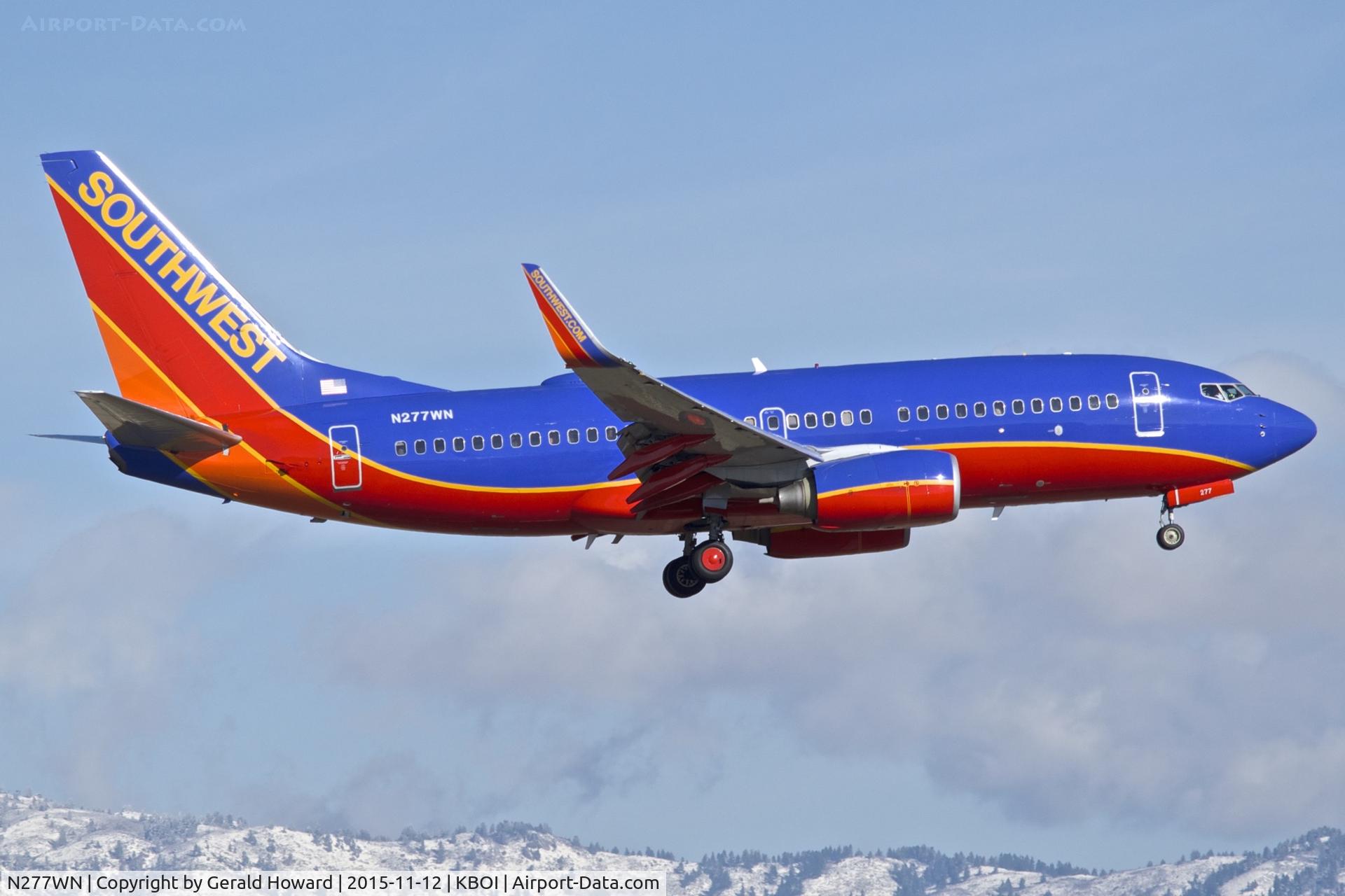 N277WN, 2007 Boeing 737-7H4 C/N 32531, Landing RWY 10L.