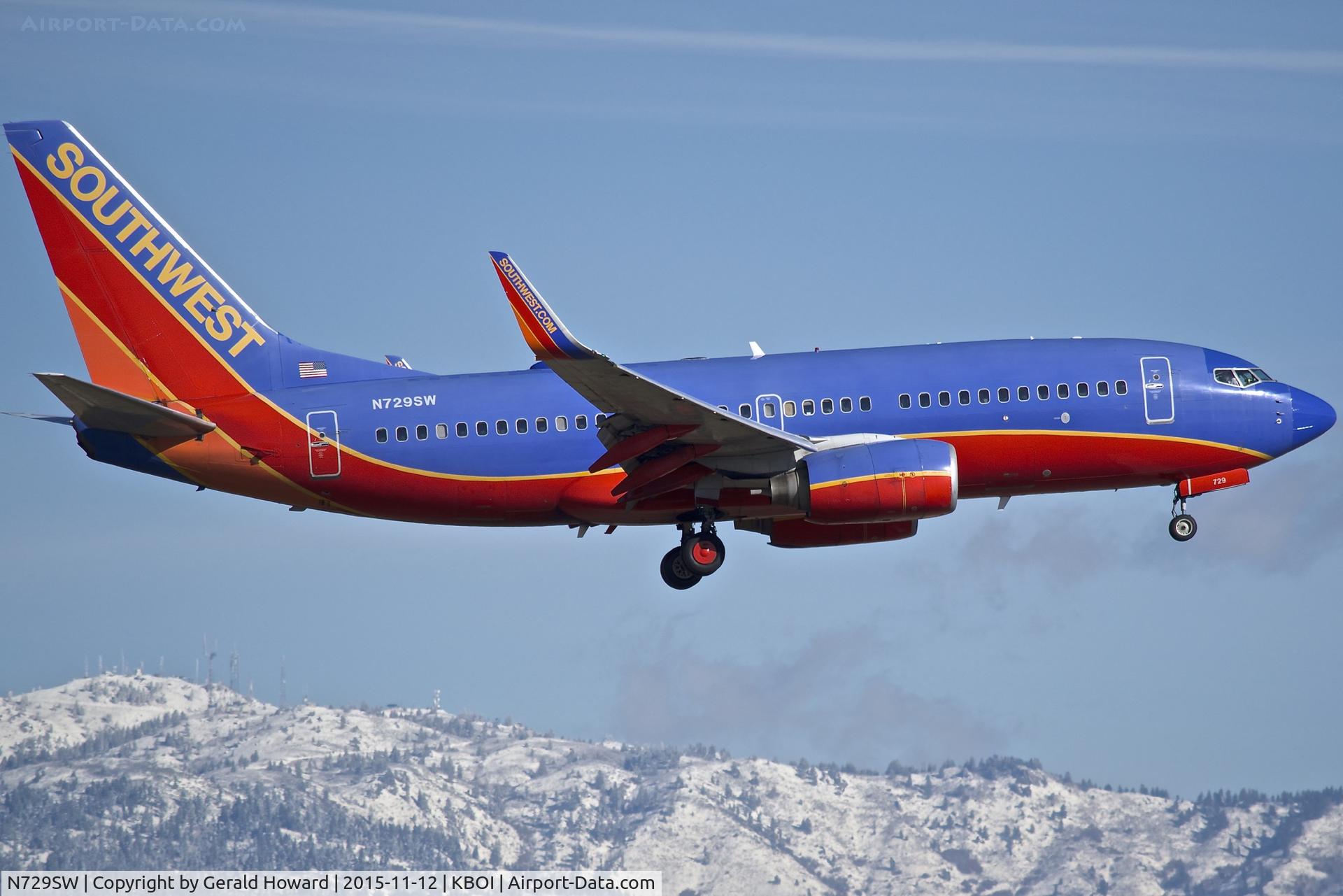 N729SW, 1999 Boeing 737-7H4 C/N 27861, Landing RWY 10L.