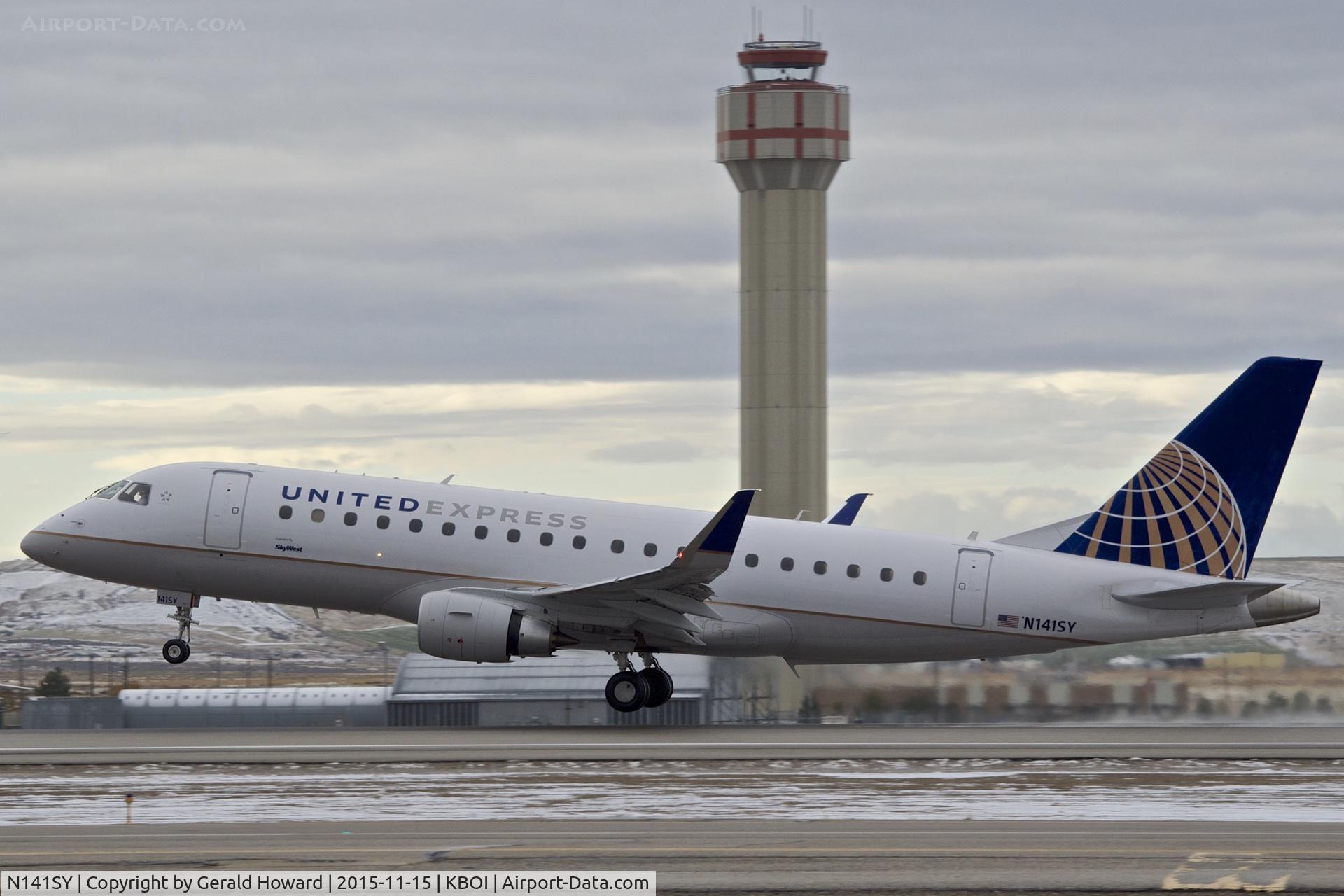 N141SY, 2015 Embraer 175LR (ERJ-170-200LR) C/N 17000472, Departing RWY 10L.