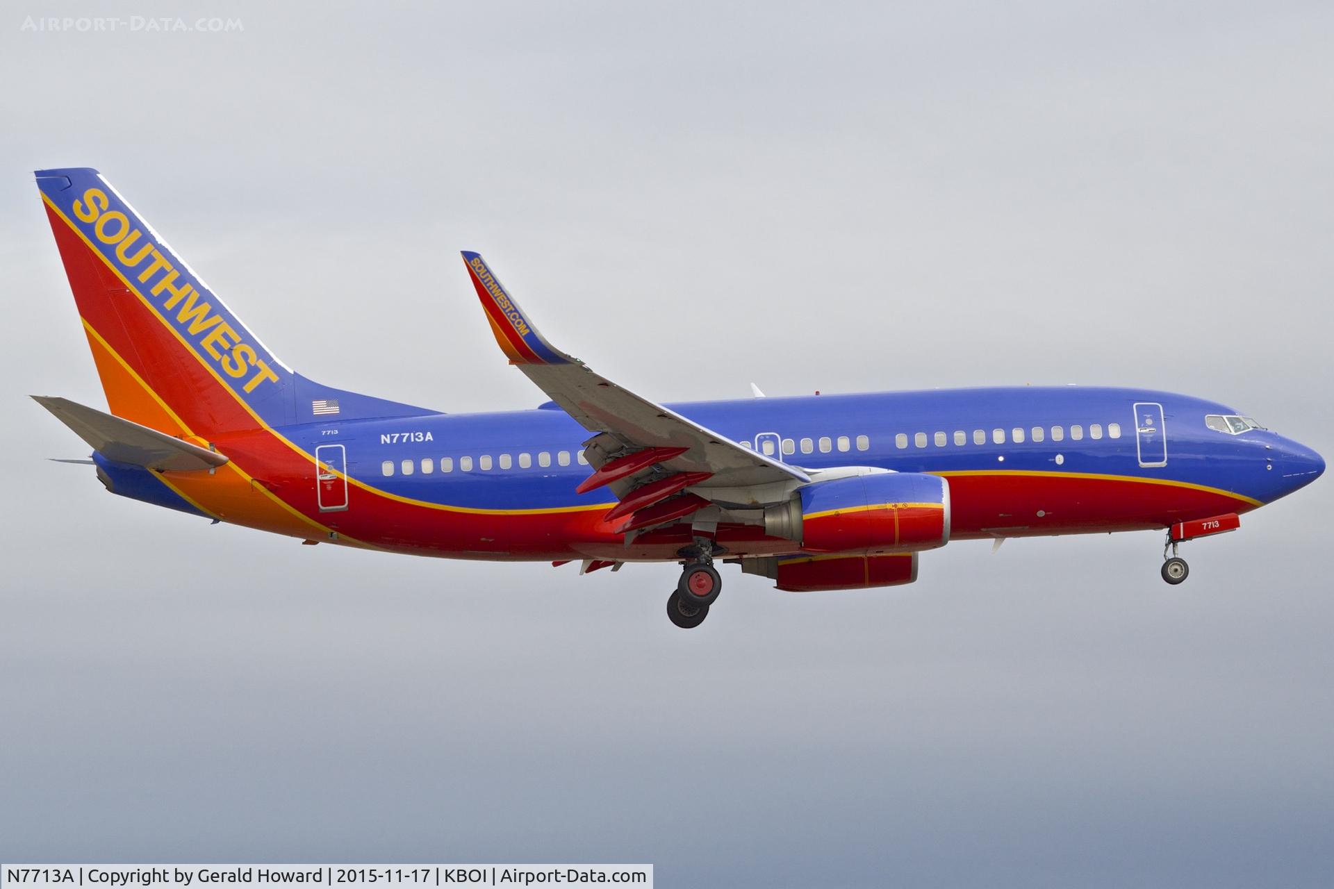 N7713A, 2005 Boeing 737-7BD C/N 33919, Landing RWY 10l.