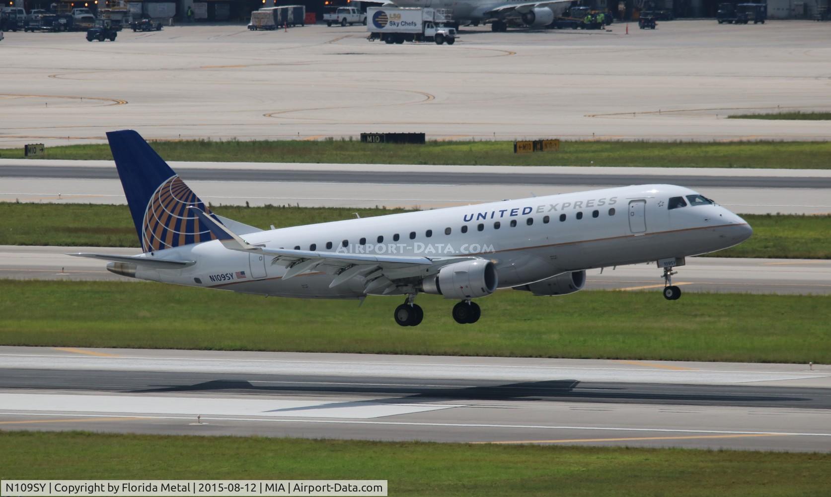 N109SY, 2014 Embraer 175LR (ERJ-170-200LR) C/N 17000402, United Express