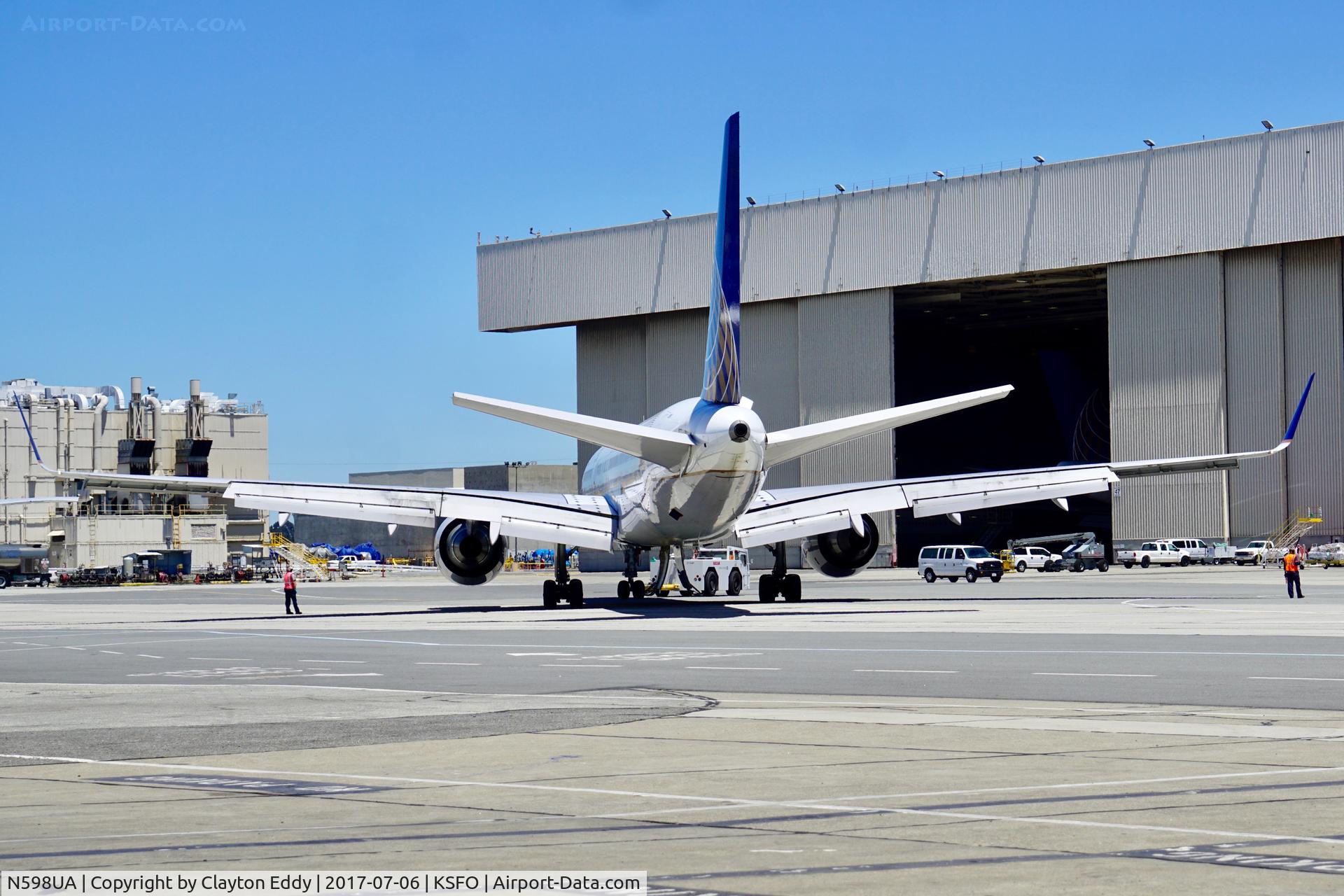 N598UA, 1999 Boeing 757-222 C/N 28751, SFO 2017.